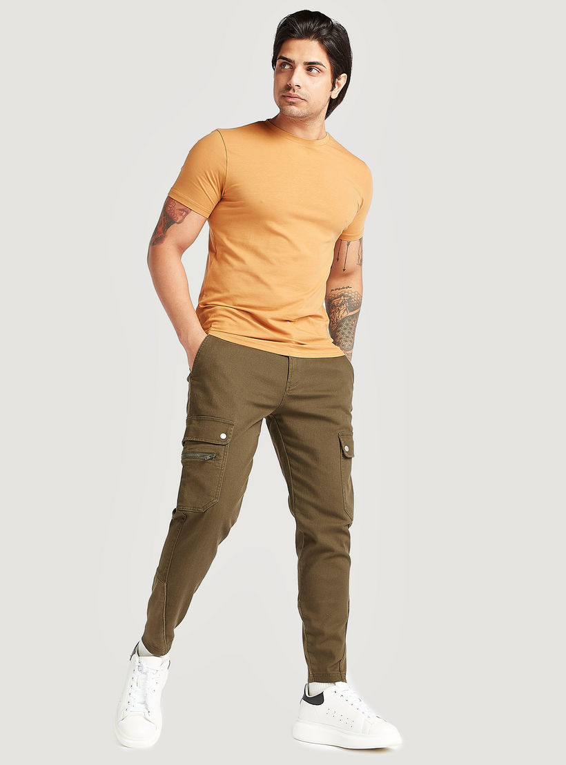 بنطلون كارجو سادة مع زر إغلاق مع خصر متوسّط الارتفاع-men-clothing-bottoms-trousersandchinos-trousers-image-4