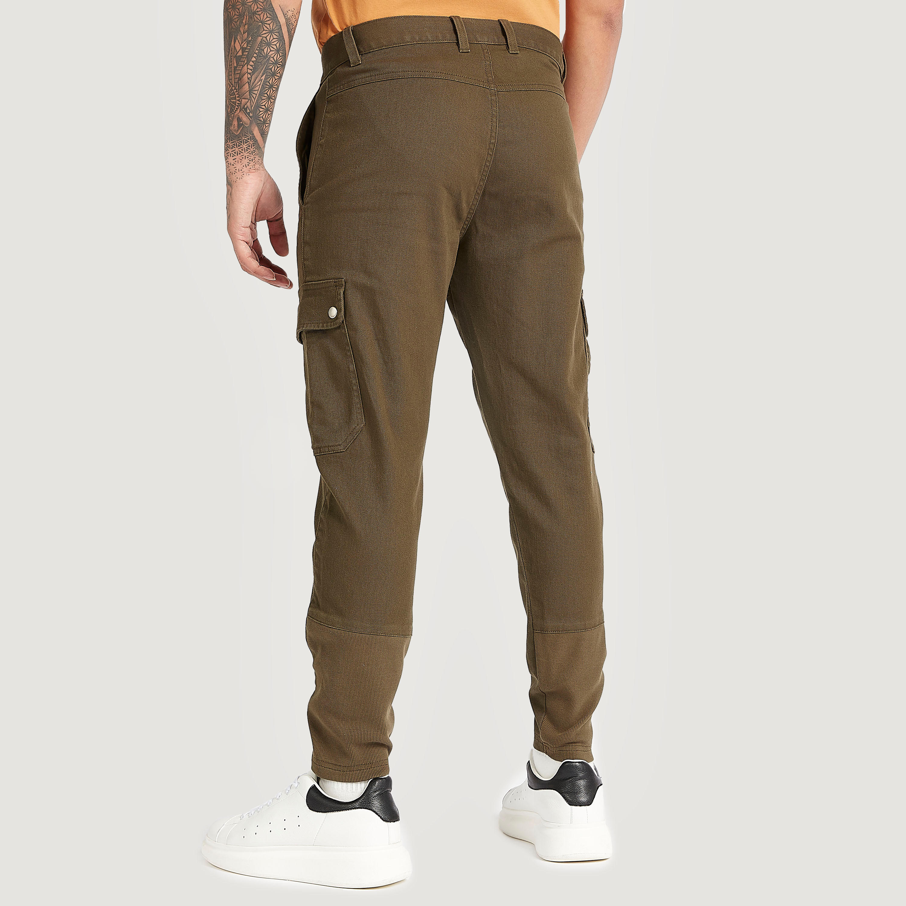 بنطلون كارجو سادة مع زر إغلاق مع خصر متوسّط الارتفاع-men-clothing-bottoms-trousersandchinos-trousers-image-2