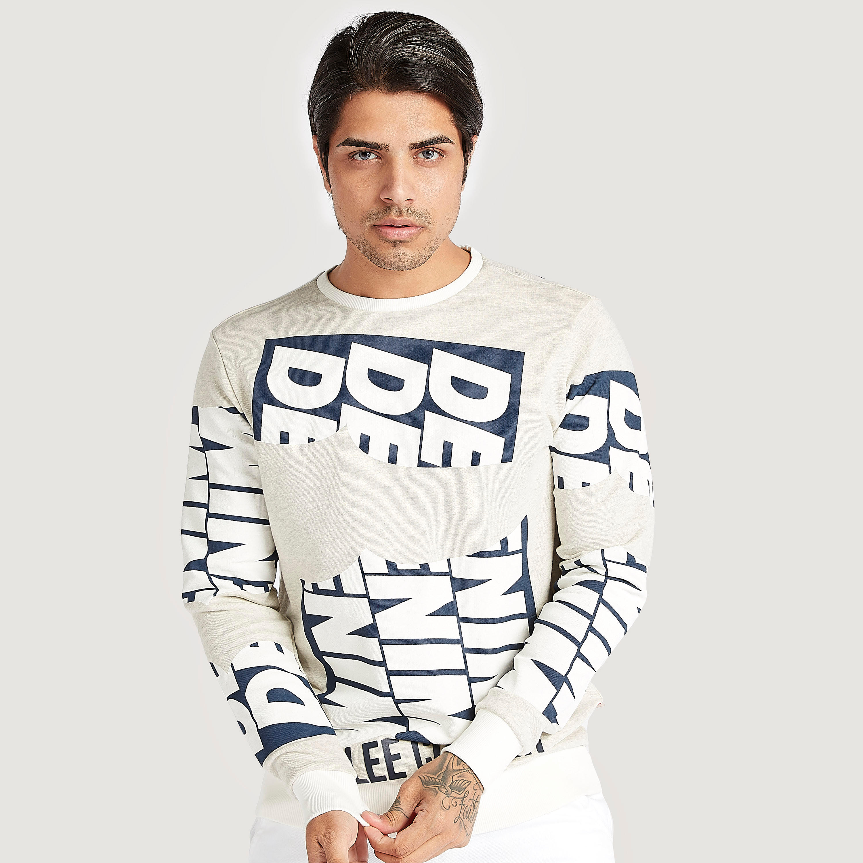 سويت شيرت بياقة ضيّقة وأكمام طويلة وطبعات من لي كوبر-men-winterwear-hoodiesandsweatshirts-image-5