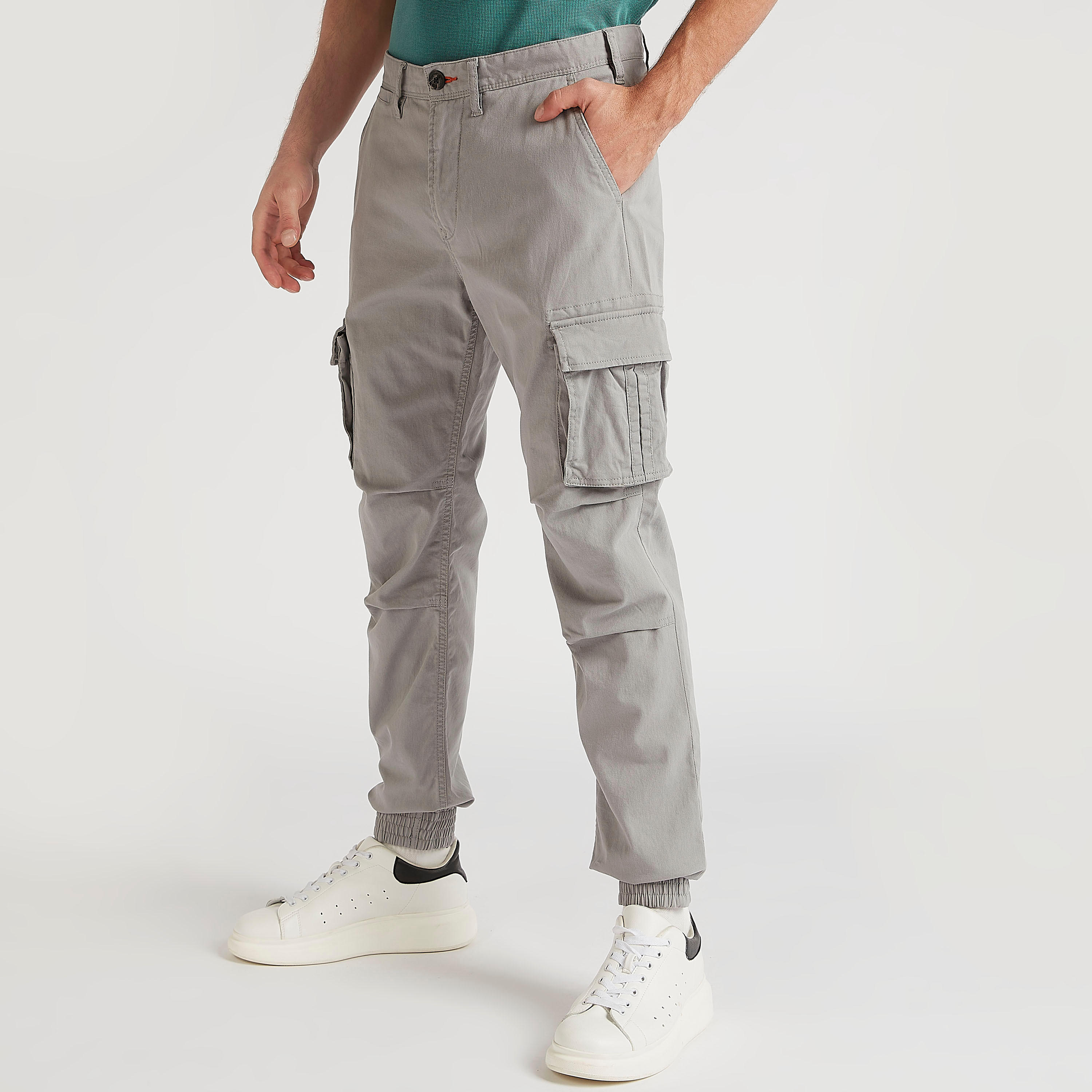 بنطلون كارجو سكيني فيت بخصر منخفض وزر إغلاق من لي كوبر-men-clothing-bottoms-joggers-image-1