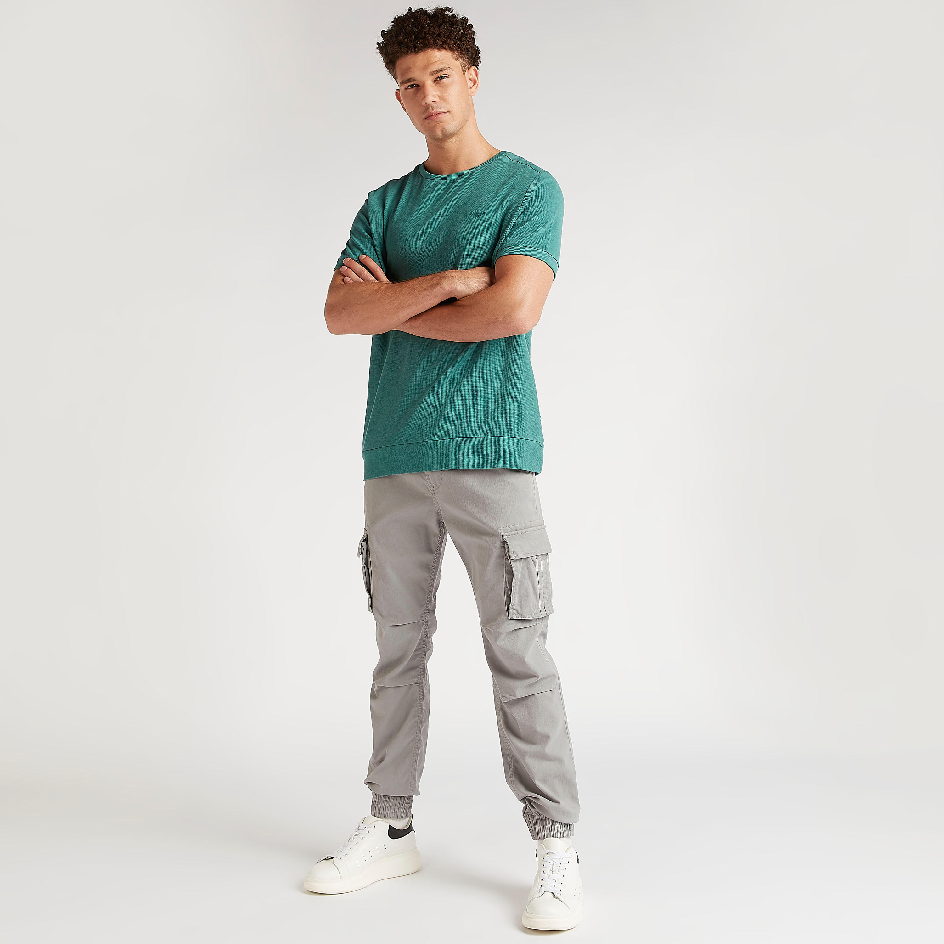 بنطلون كارجو سكيني فيت بخصر منخفض وزر إغلاق من لي كوبر-men-clothing-bottoms-joggers-image-2