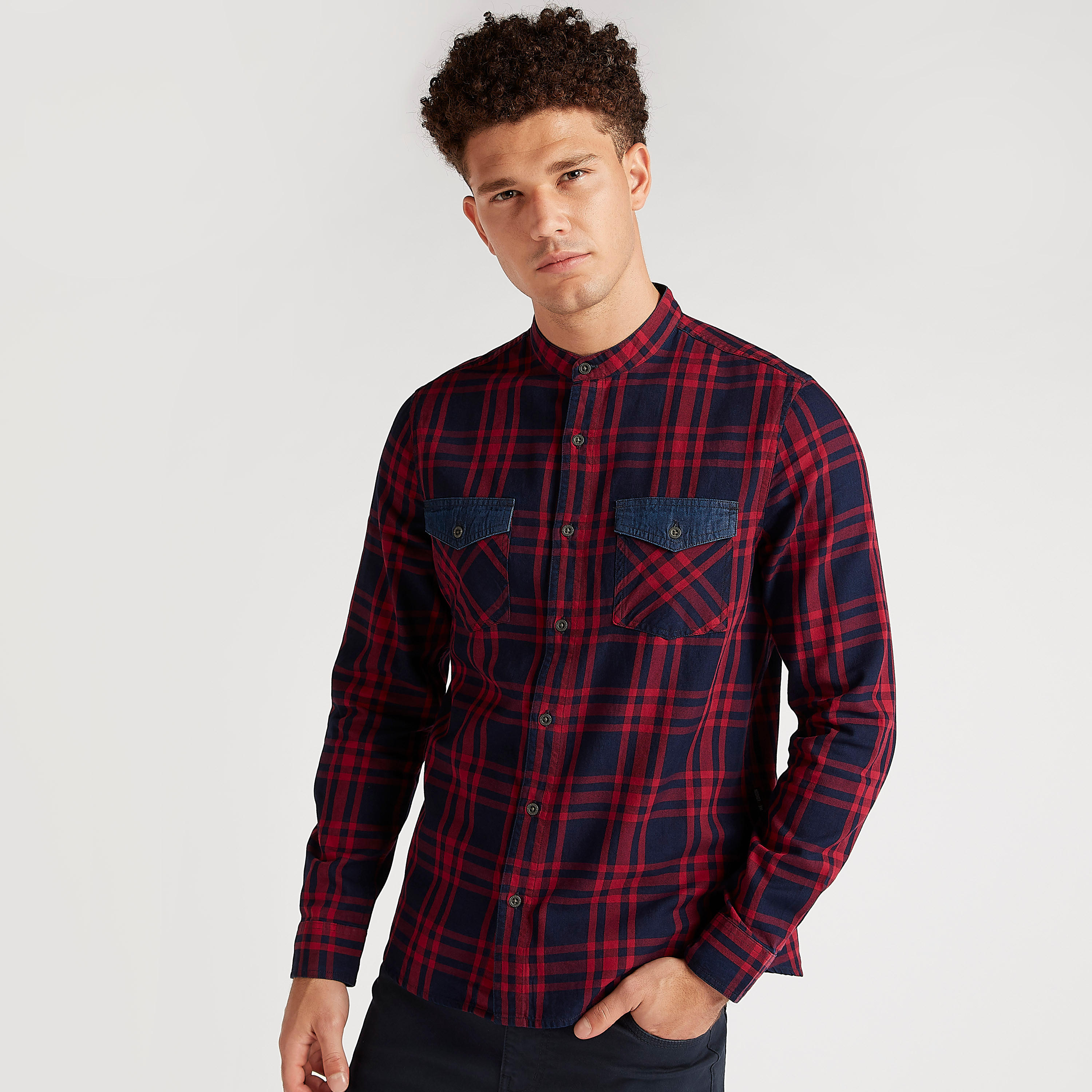 قميص كاروهات بياقة ماندرين وجيوب على الصدر-men-clothing-shirts-image-1