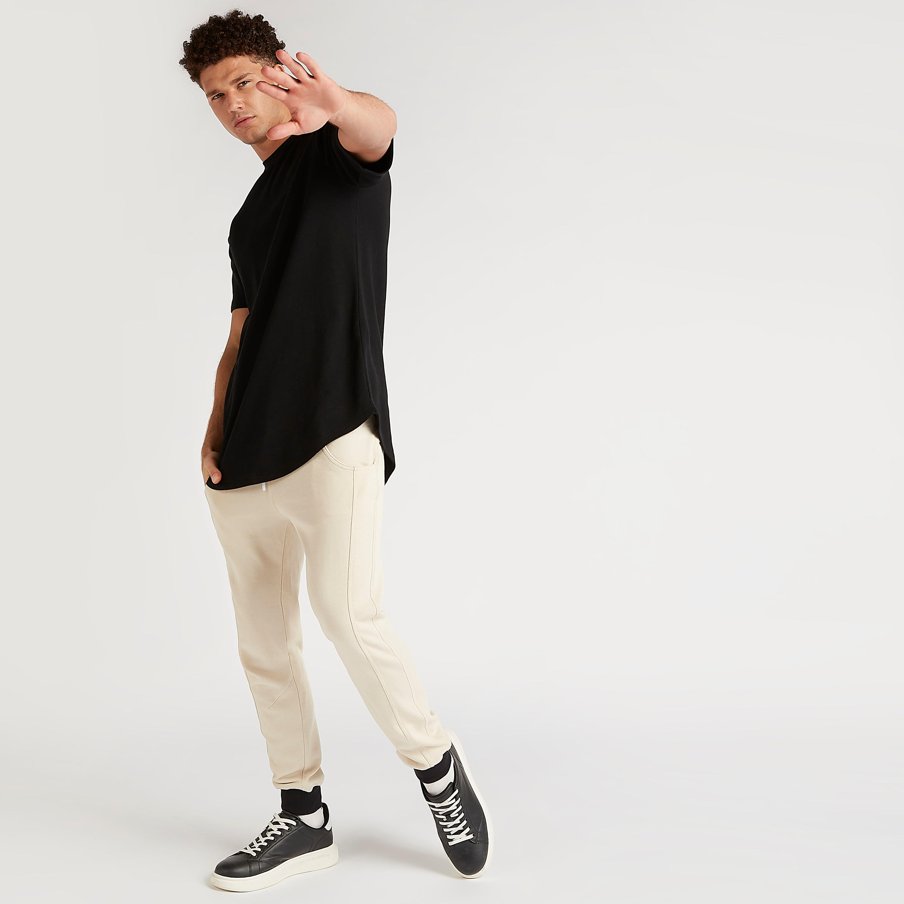 بنطلون رياضي سادة بخصر مطّاطي متوسّط الارتفاع بطبعات من لي كوبر-men-clothing-bottoms-joggers-image-2