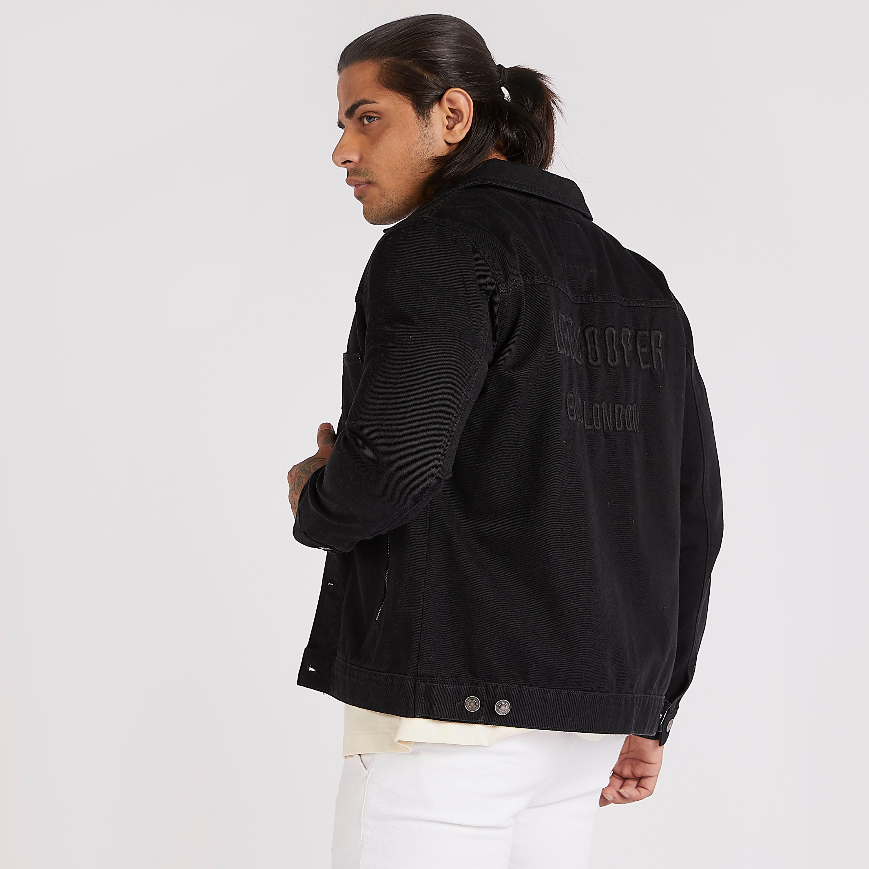 جاكيت دينم مطرّز بجيوب بسحاب من لي كوبر-men-clothing-jacketsandblazers-jackets-image-4