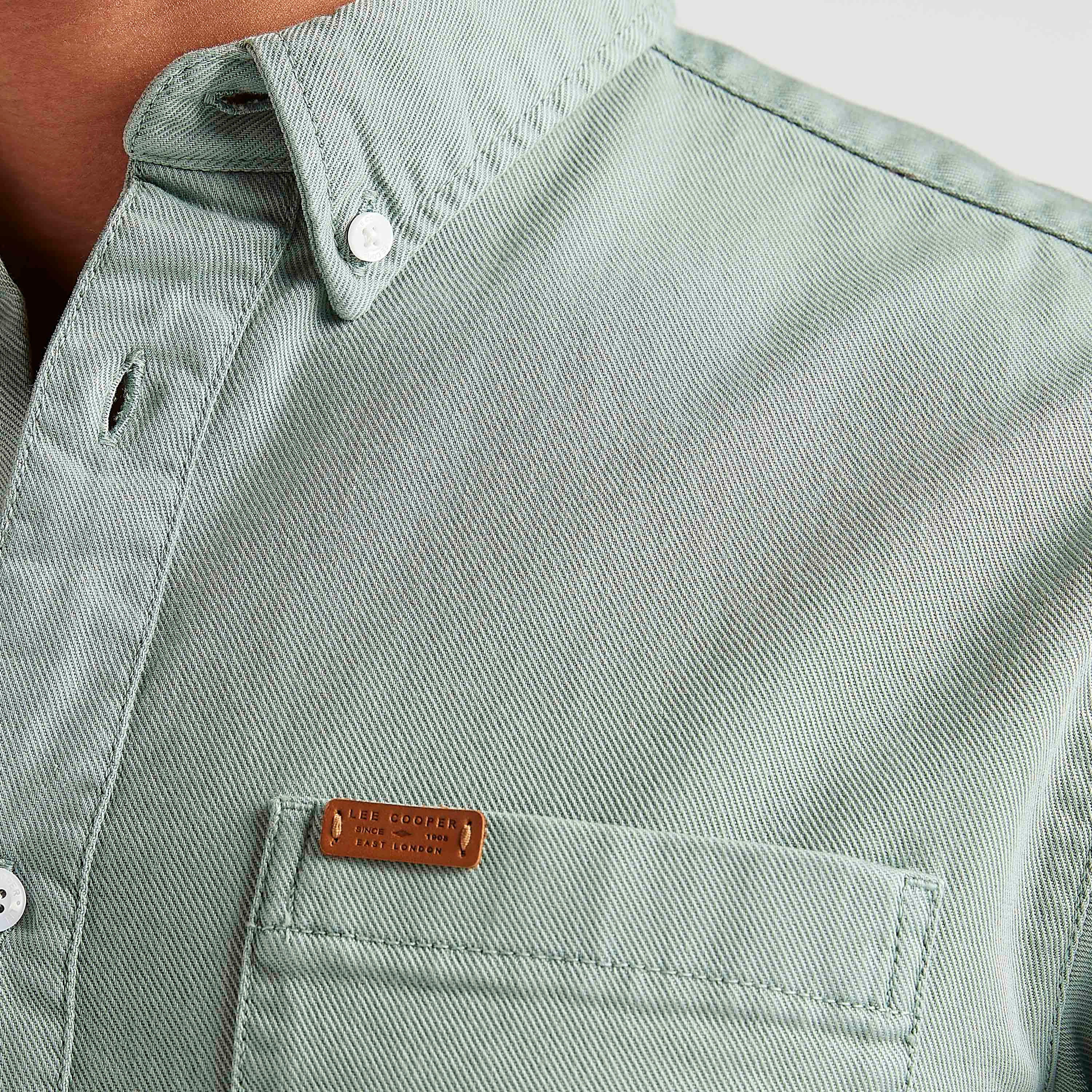 قميص بأكمام طويلة وجيب على الصّدر من لي كوبر-men-clothing-shirts-image-3