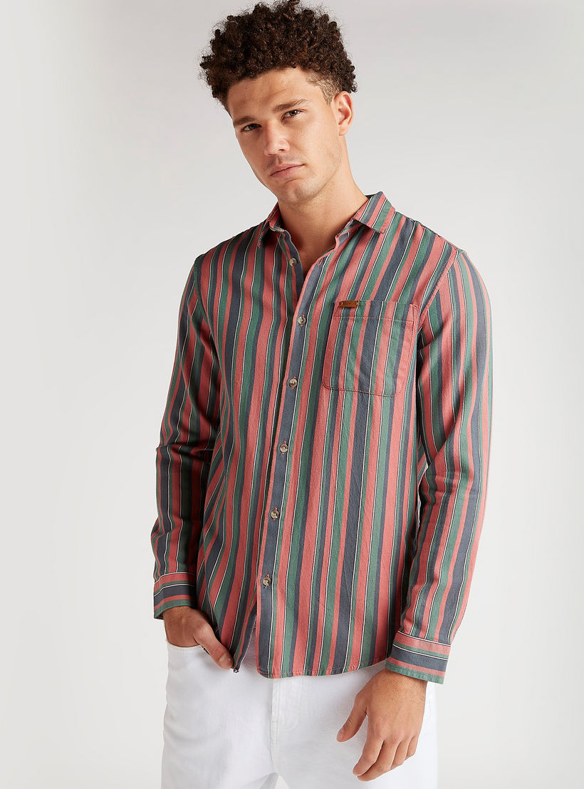 قميص كاروهات مقلّم بقصّة سليم وأكمام طويلة وجيب على الصّدر-men-clothing-shirts-image-5