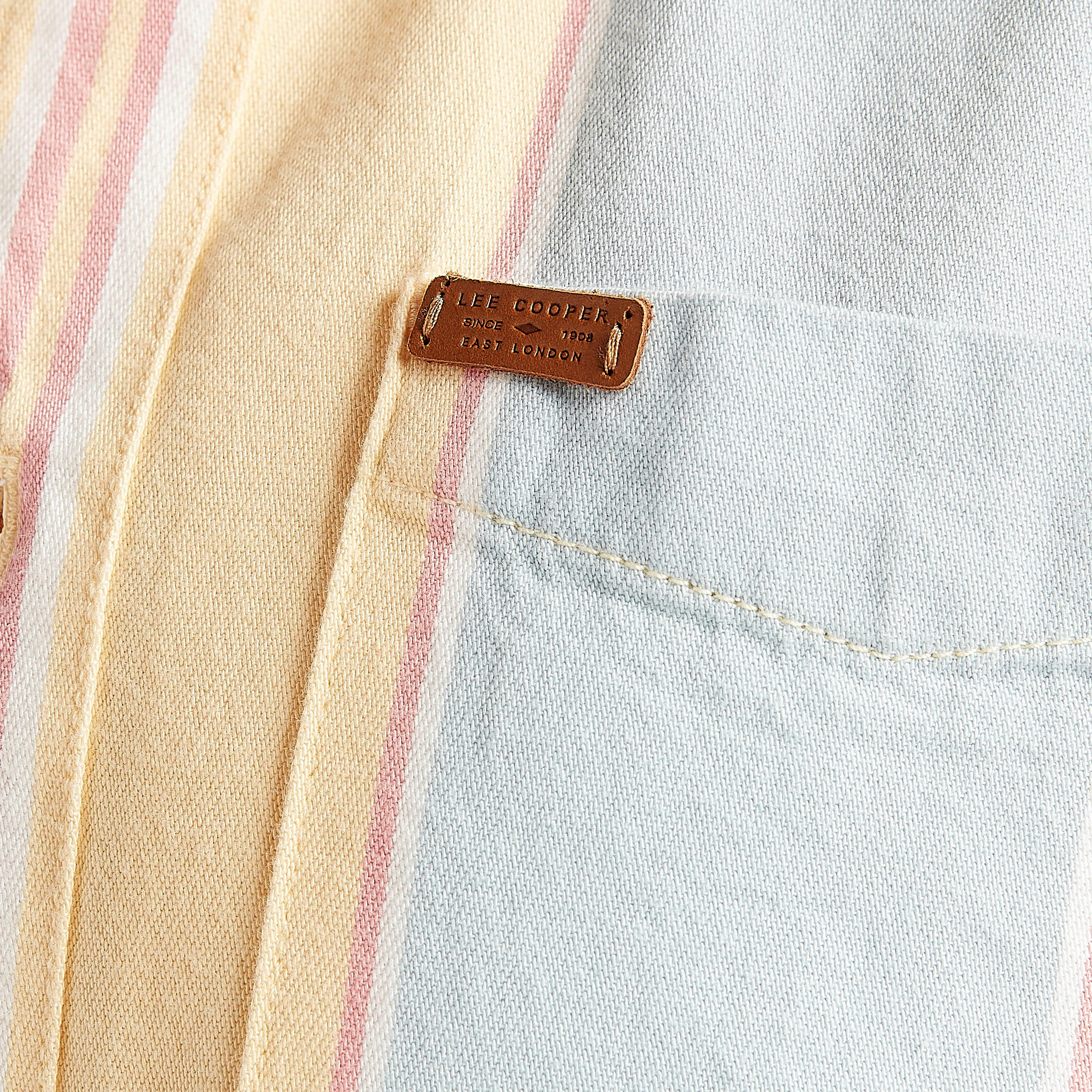 قميص كاروهات مقلّم بقصّة سليم وأكمام طويلة وجيب على الصّدر-men-clothing-shirts-image-3