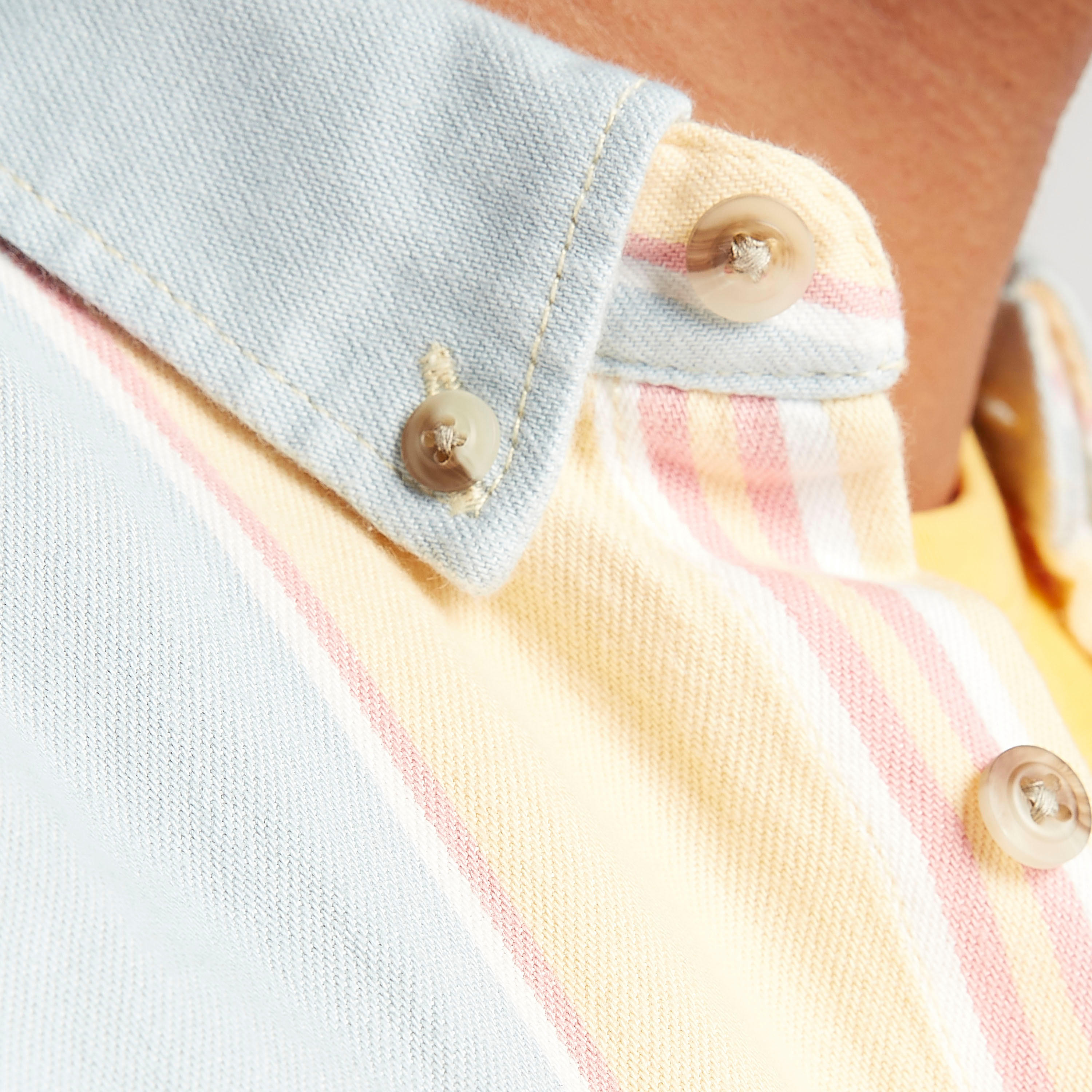 قميص كاروهات مقلّم بقصّة سليم وأكمام طويلة وجيب على الصّدر-men-clothing-shirts-image-5