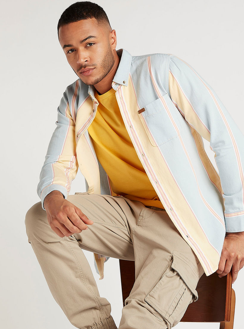 قميص كاروهات مقلّم بقصّة سليم وأكمام طويلة وجيب على الصّدر-men-clothing-shirts-image-6