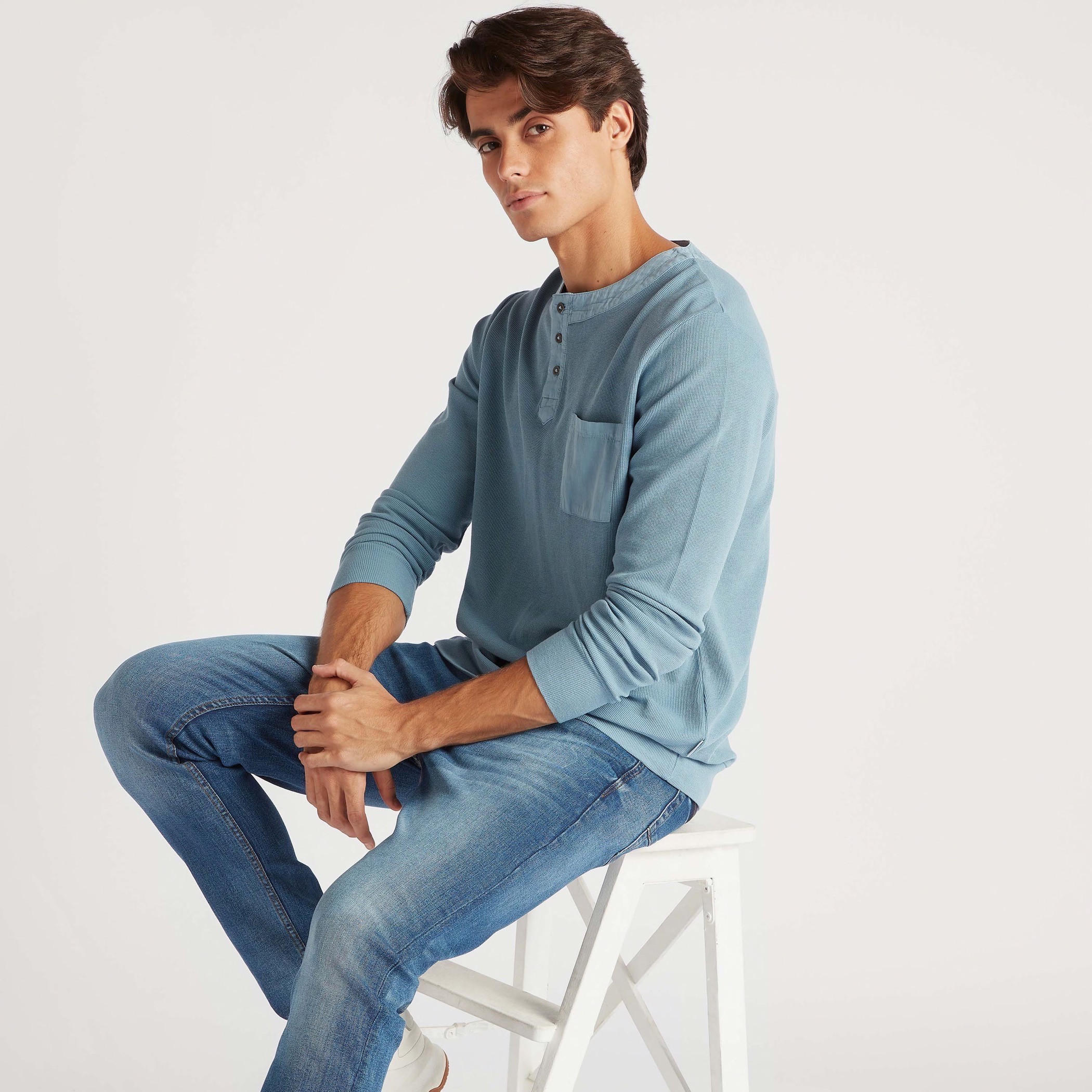 تيشيرت بارز الملمس بياقة بأزرار وأكمام طويلة من لي كوبر-men-clothing-tshirtsandpolos-tshirts-image-1