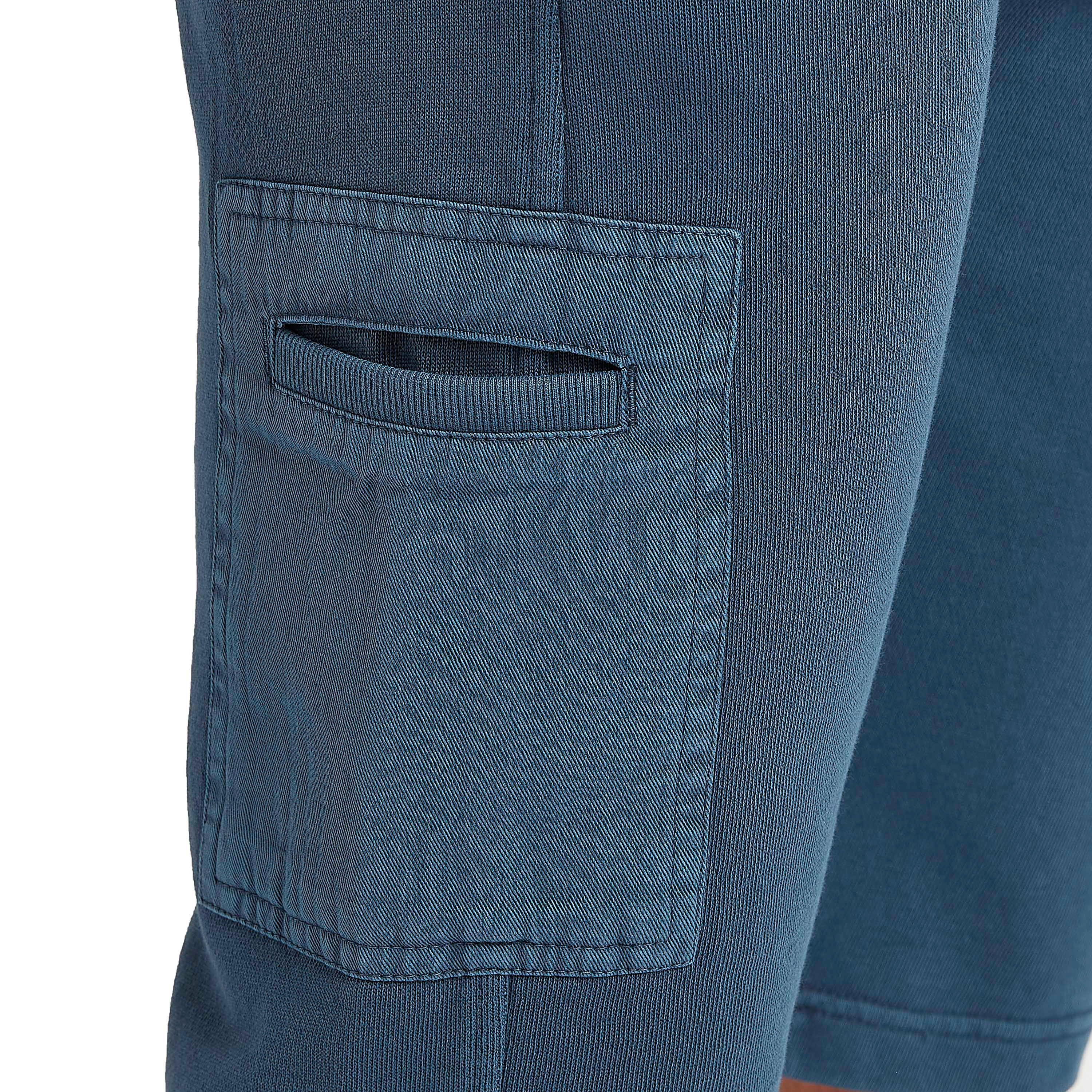 شورت سادة بخصر فليكسي وجيوب-men-clothing-bottoms-shorts-image-1