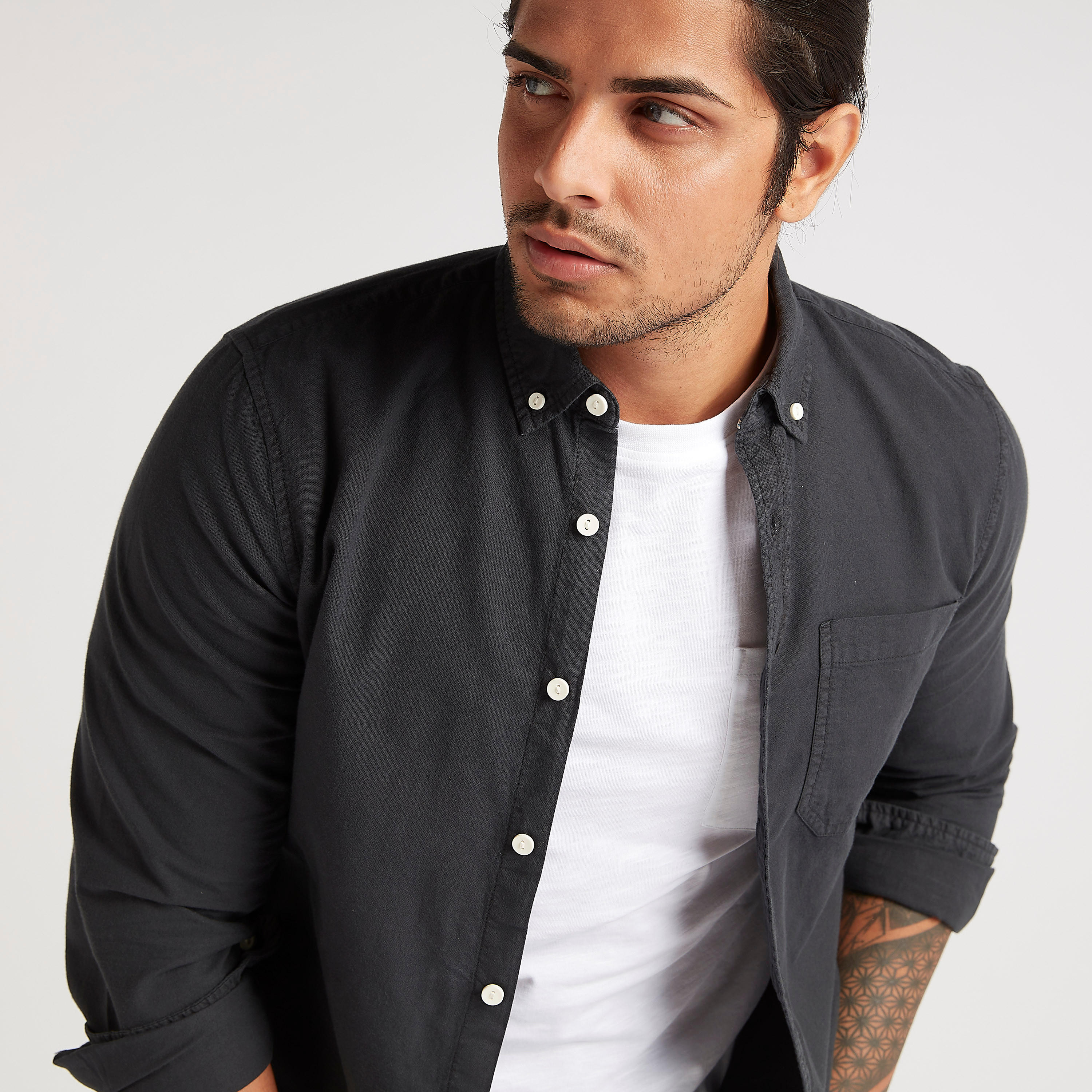 قميص سليم فيت بارز الملمس بجيب خارجي من لي كوبر-men-clothing-shirts-image-2