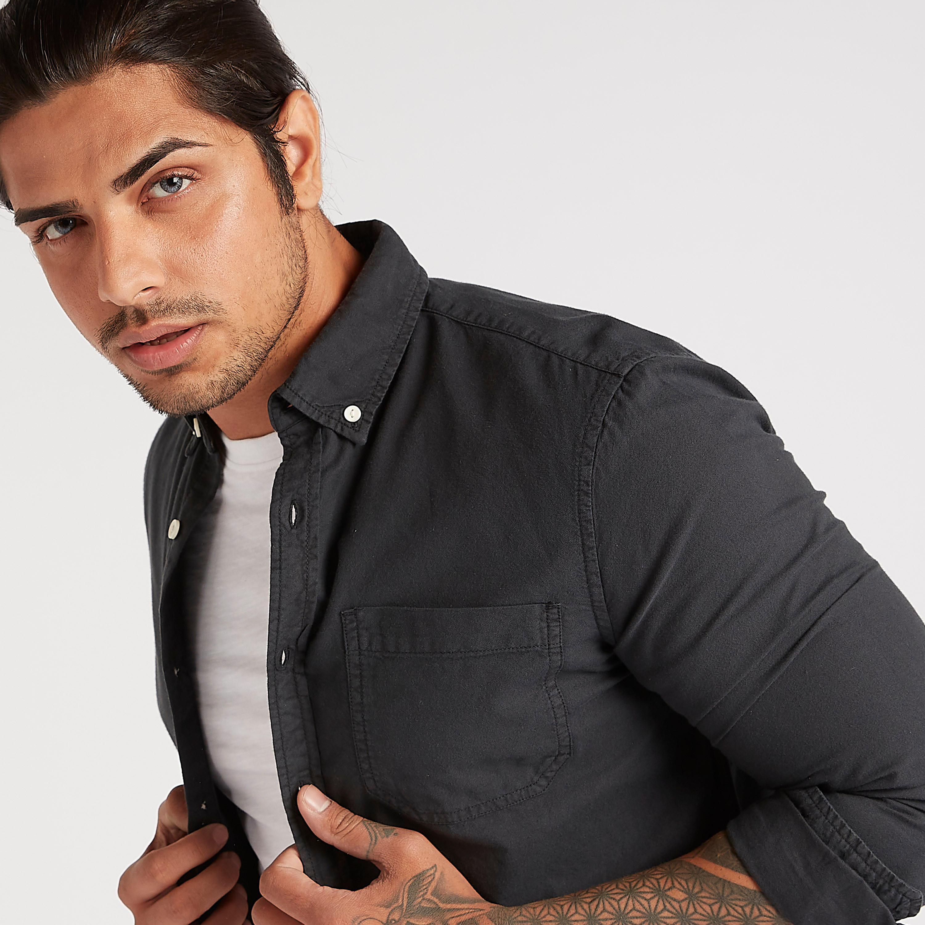 قميص سليم فيت بارز الملمس بجيب خارجي من لي كوبر-men-clothing-shirts-image-5