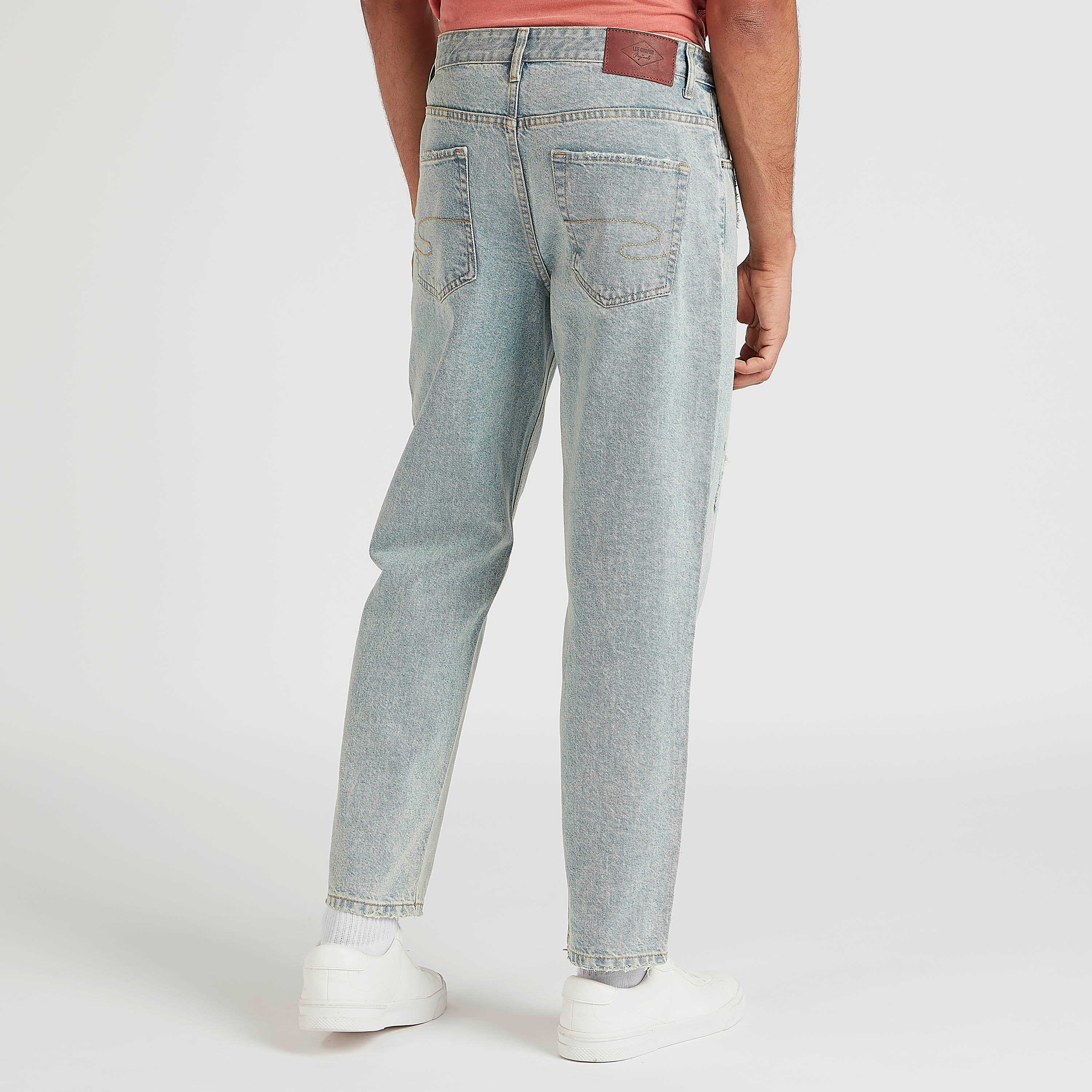 بنطلون جينز دنيم ممزّق بقصّة مريحة وخصر متوسّط الارتفاع من لي كوبر-men-clothing-bottoms-jeans-image-3