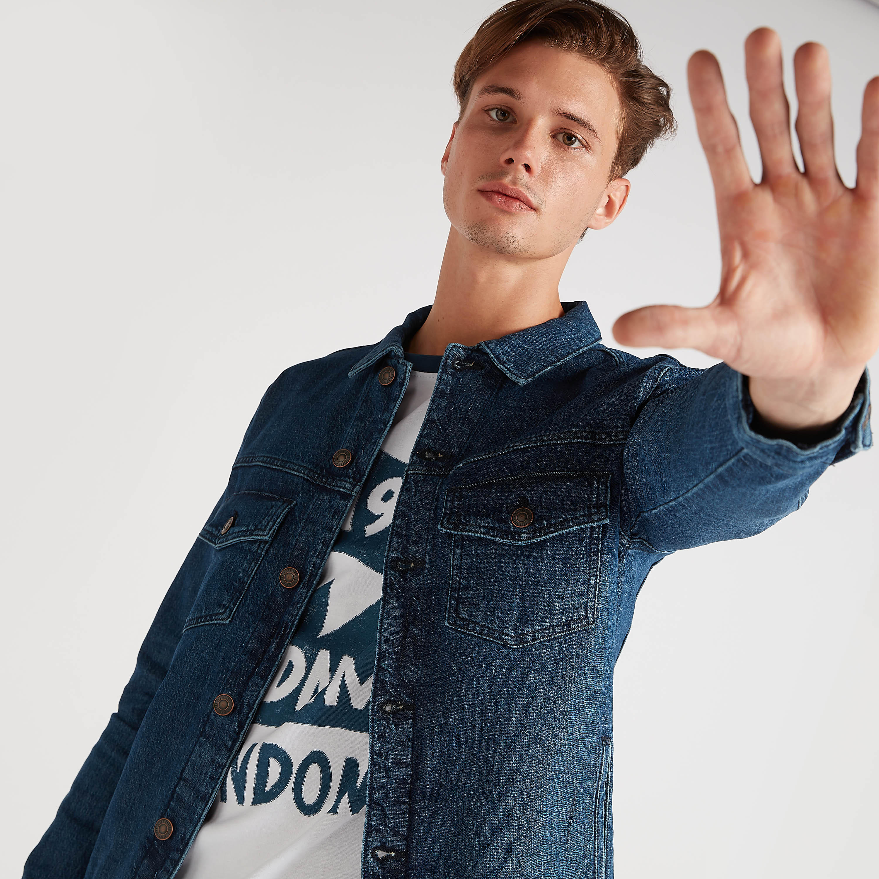 جاكيت دنيم مطرّز بجيوب بطيّة من لي كوبر-men-clothing-jacketsandblazers-jackets-image-5