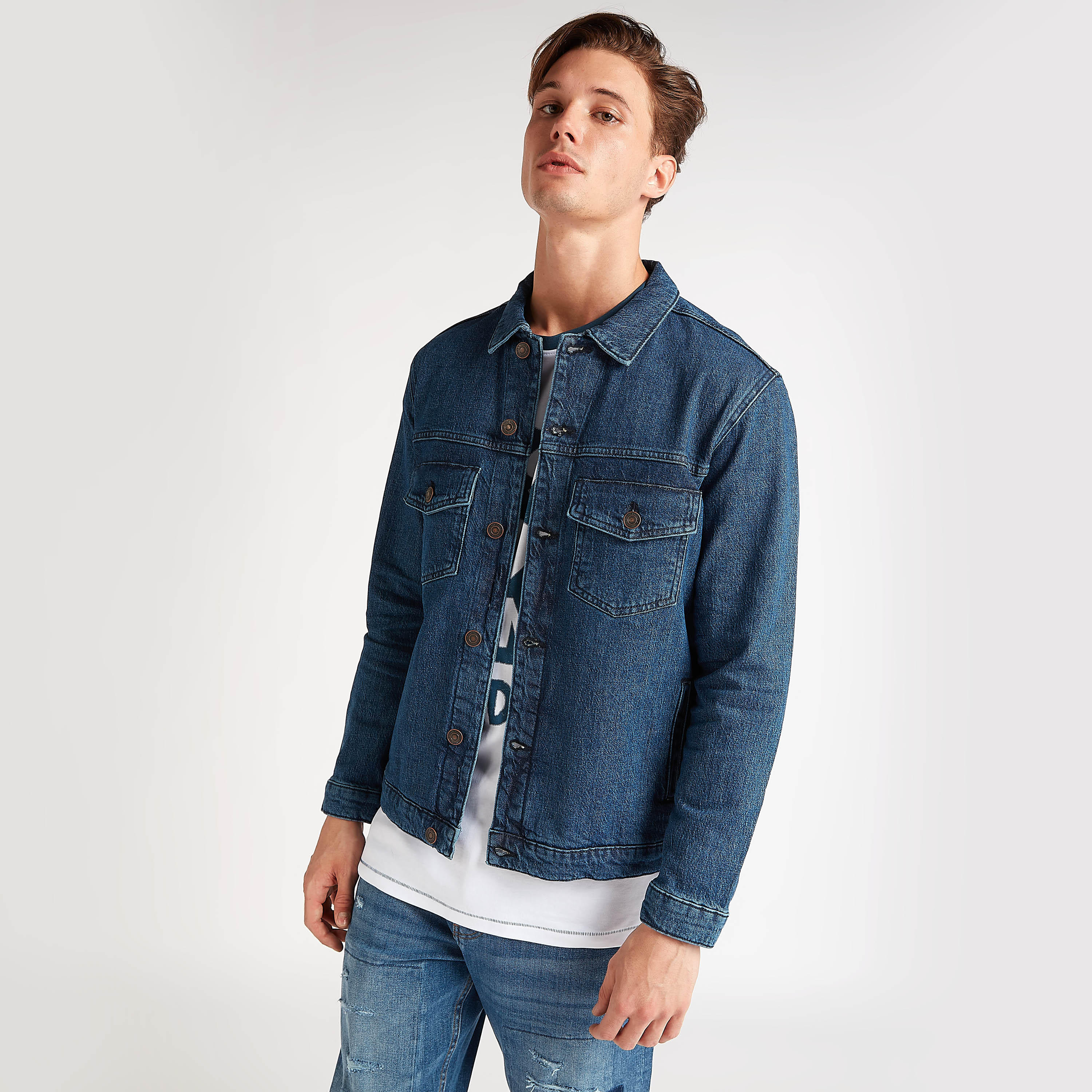 جاكيت دنيم مطرّز بجيوب بطيّة من لي كوبر-men-clothing-jacketsandblazers-jackets-image-7