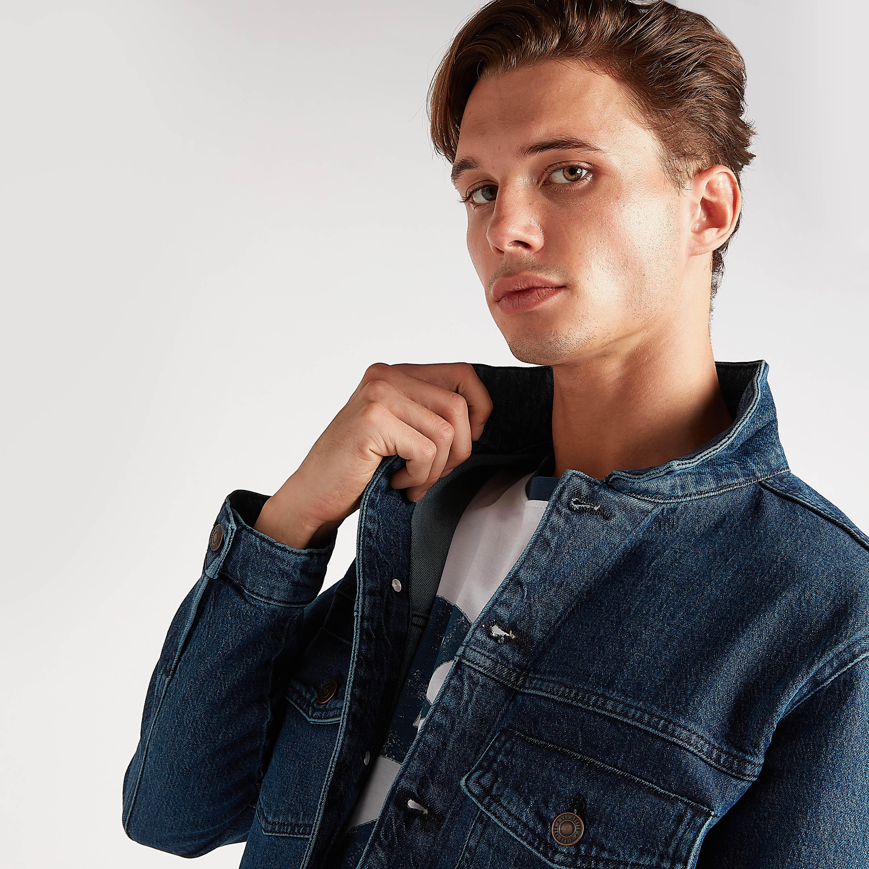 جاكيت دنيم مطرّز بجيوب بطيّة من لي كوبر-men-clothing-jacketsandblazers-jackets-image-8