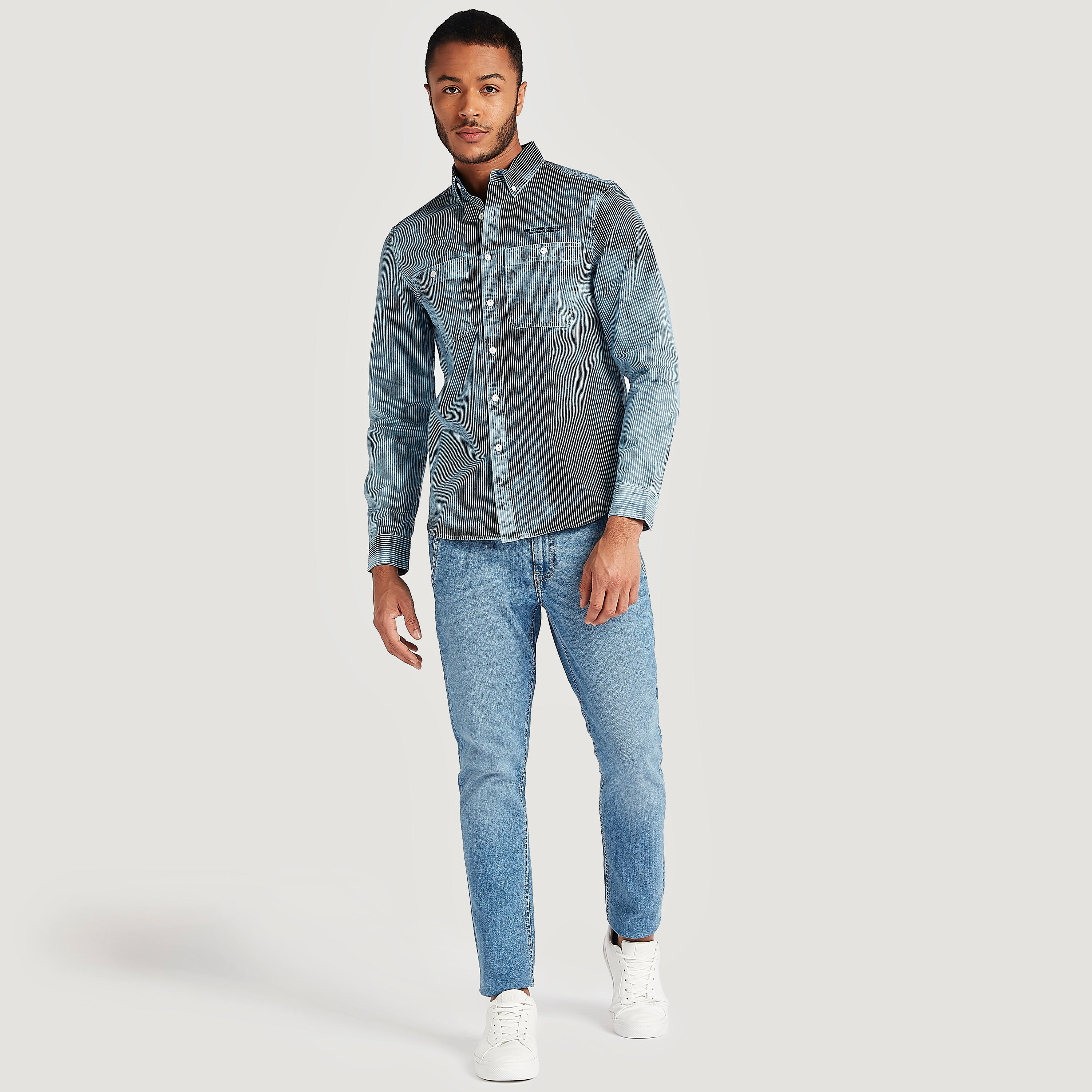 قميص مقلّم بأكمام طويلة وياقة عادية من لي كوبر-men-clothing-shirts-image-2