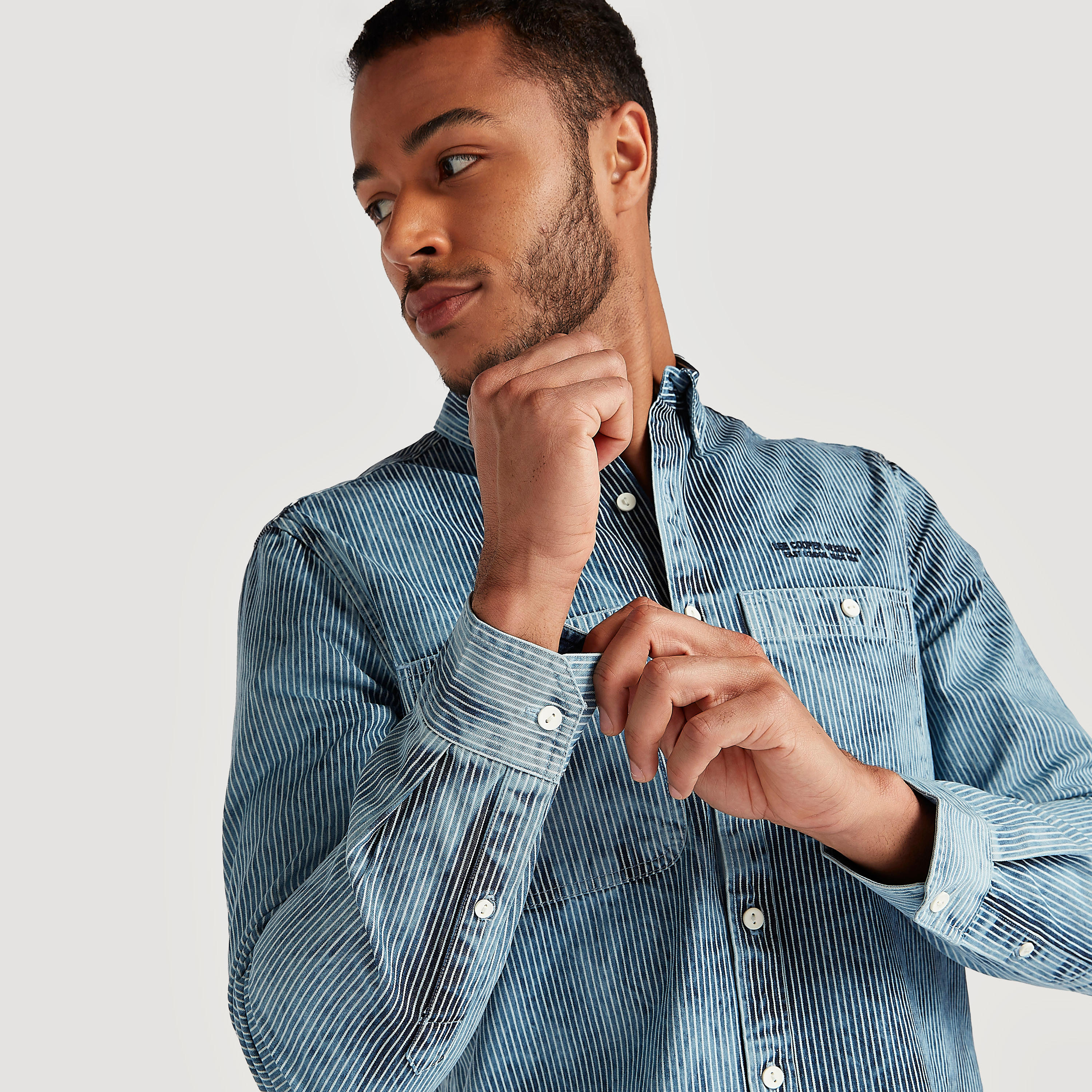 قميص مقلّم بأكمام طويلة وياقة عادية من لي كوبر-men-clothing-shirts-image-3