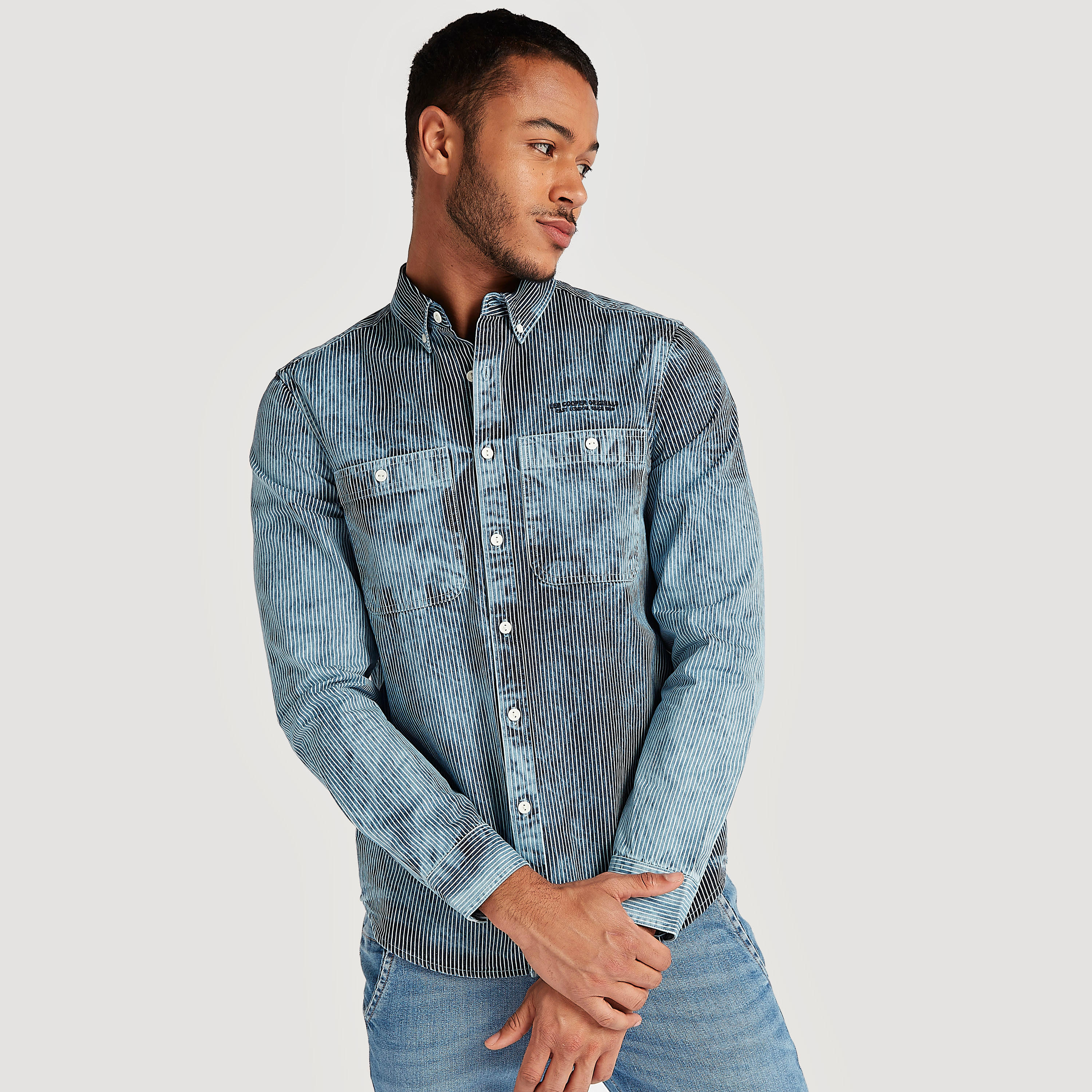 قميص مقلّم بأكمام طويلة وياقة عادية من لي كوبر-men-clothing-shirts-image-5