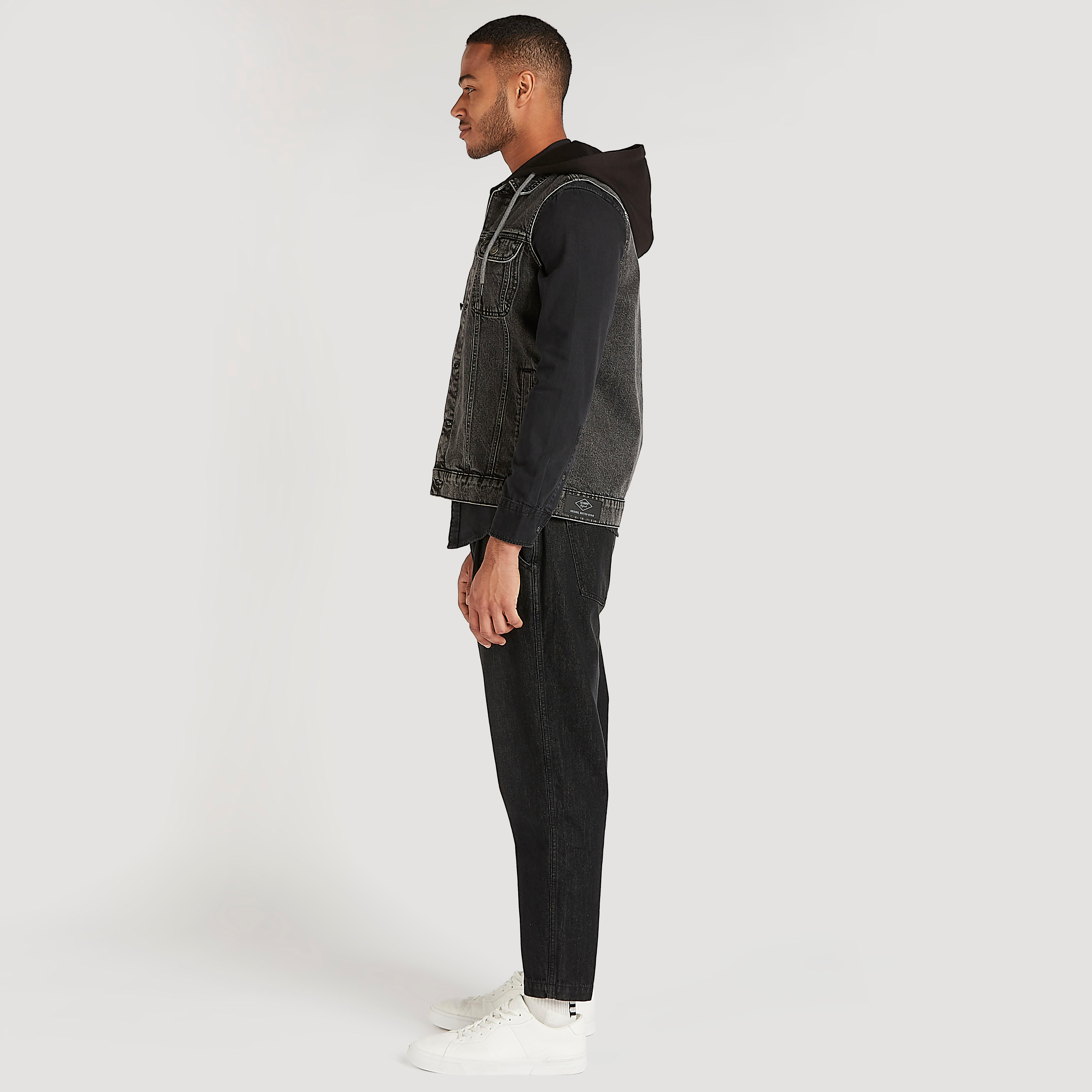 جاكيت دنيم سليم فيت دون أكمام من لي كوبر-men-clothing-jacketsandblazers-jackets-image-5