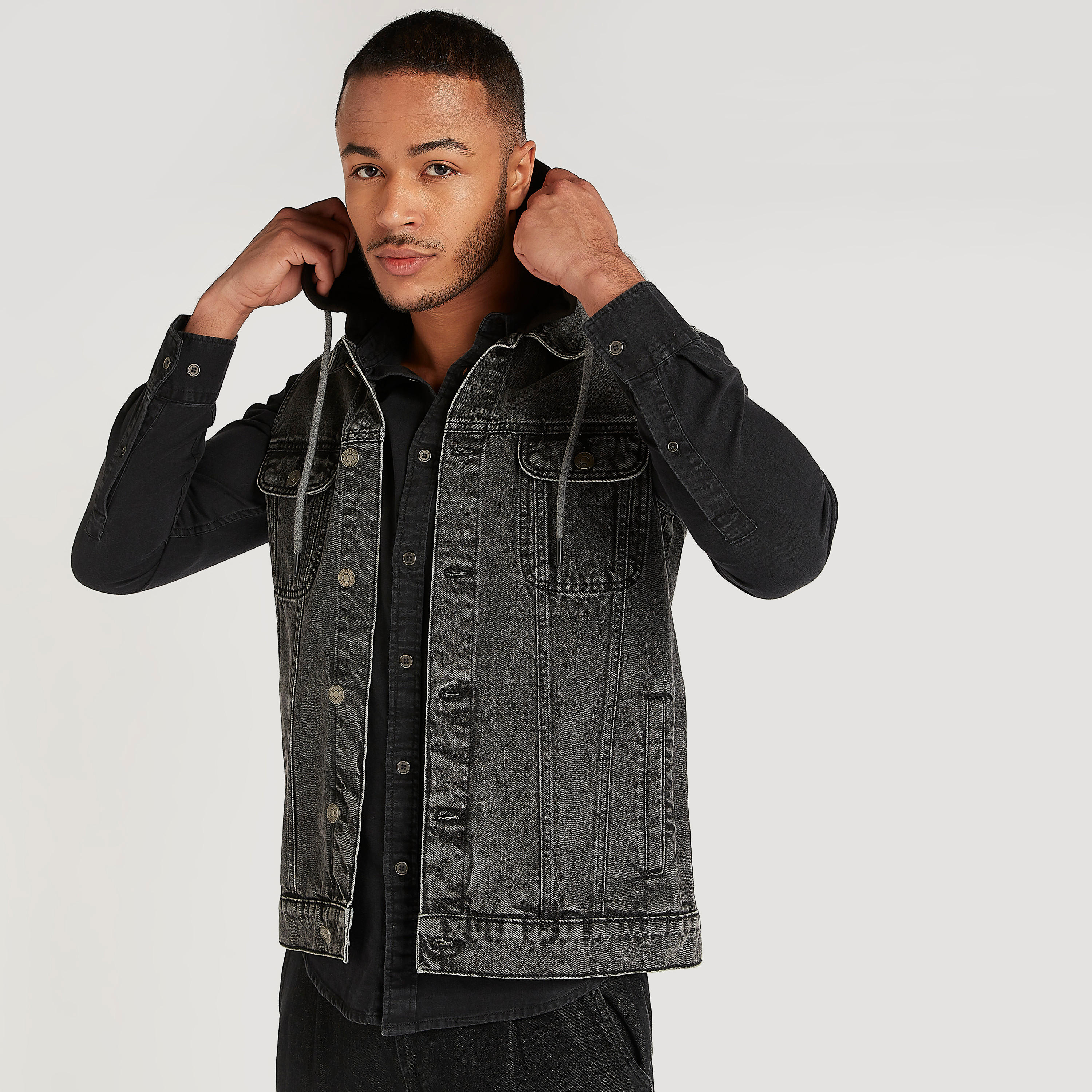 جاكيت دنيم سليم فيت دون أكمام من لي كوبر-men-clothing-jacketsandblazers-jackets-image-4