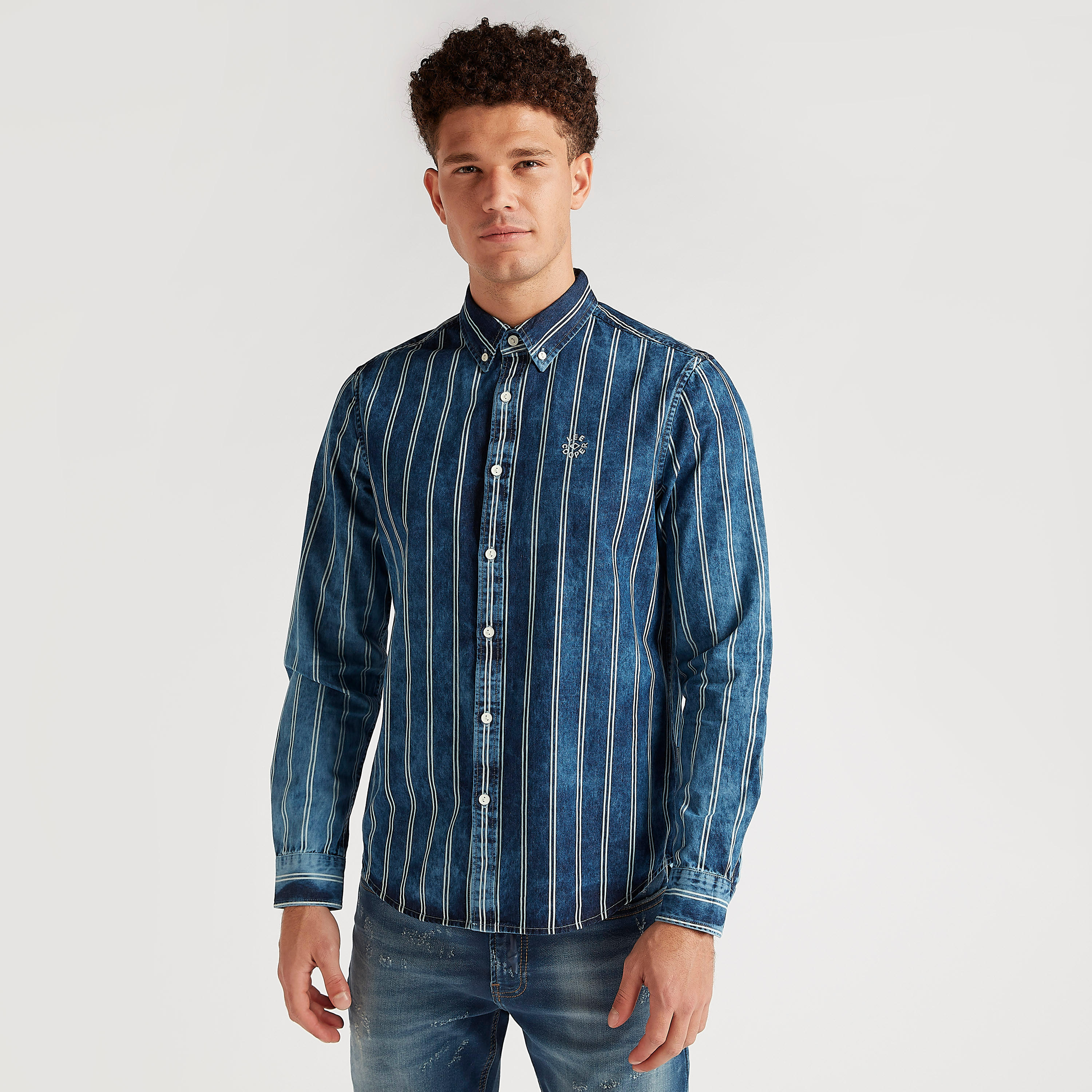 قميص مقلّم بأكمام طويلة وزر سفلي من لي كوبر-men-clothing-shirts-image-6