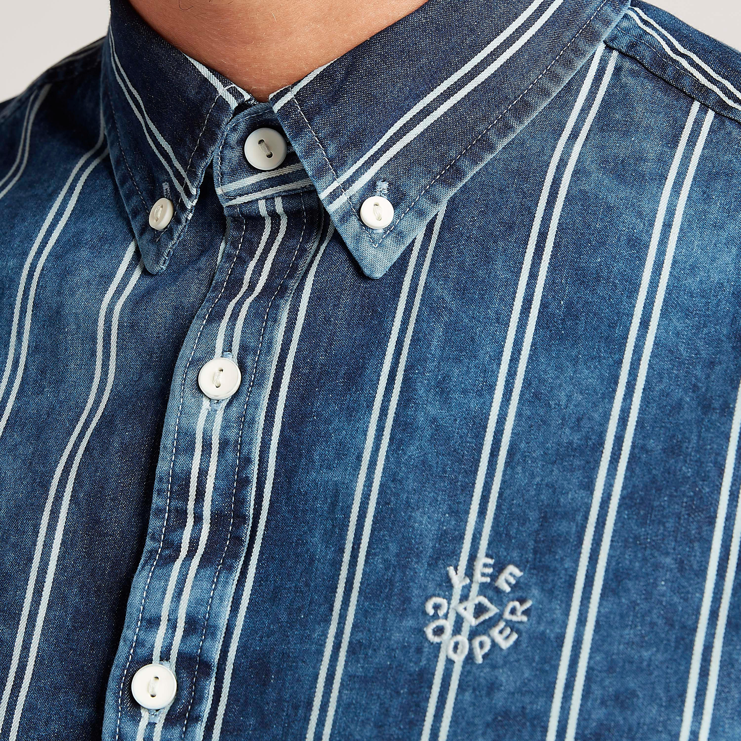 قميص مقلّم بأكمام طويلة وزر سفلي من لي كوبر-men-clothing-shirts-image-2