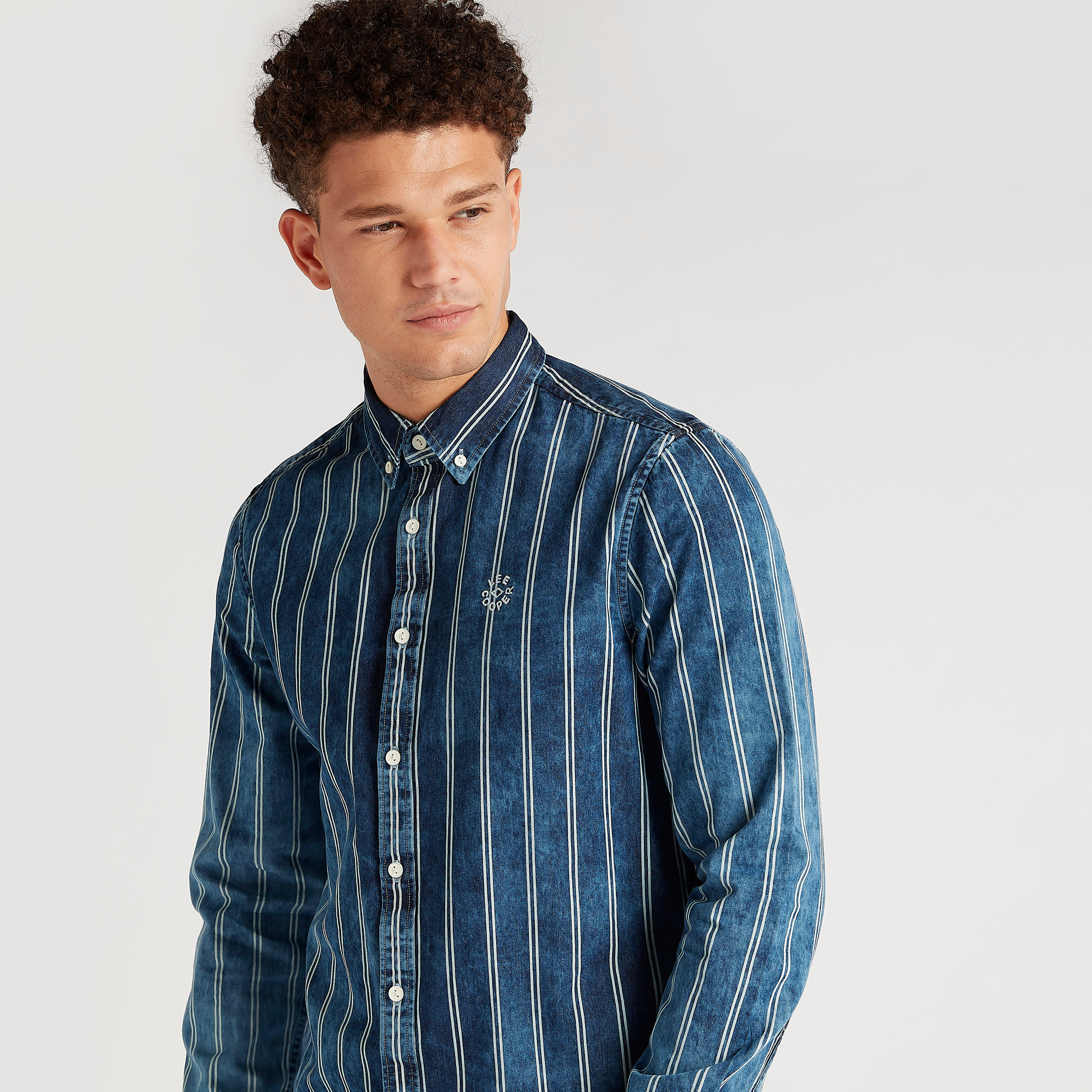 قميص مقلّم بأكمام طويلة وزر سفلي من لي كوبر-men-clothing-shirts-image-1