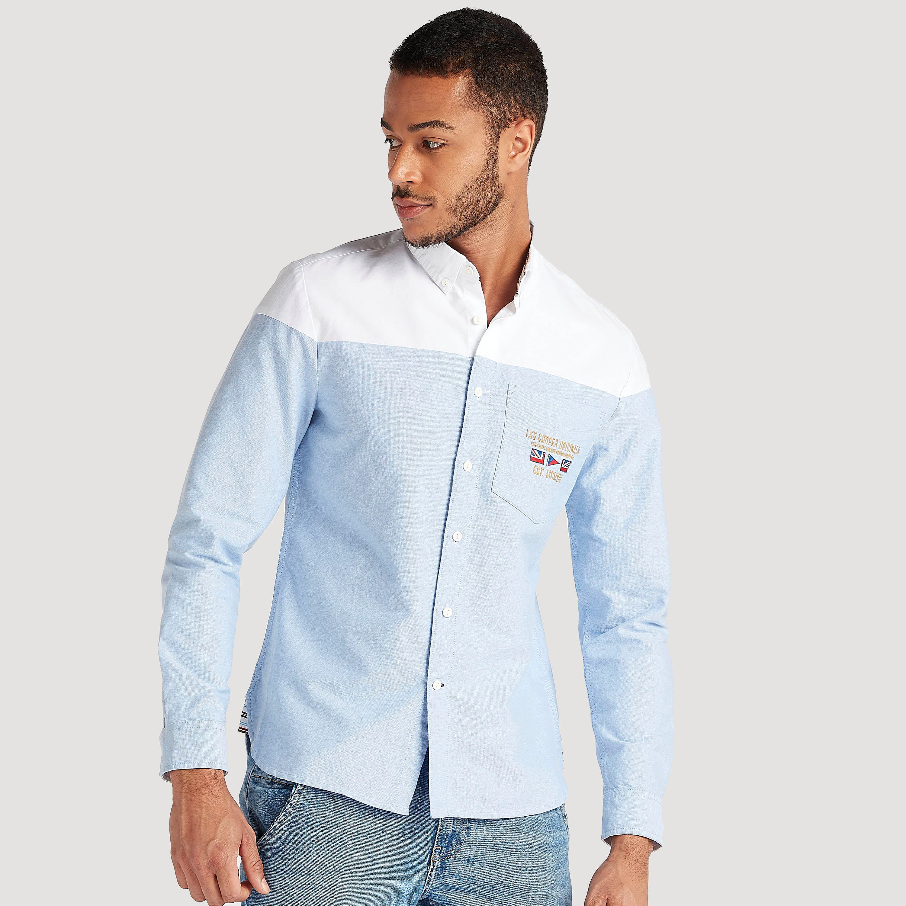 قميص بقصّة سليم وتصاميم مغايرة وأكمام طويلة من لي كوبر-men-clothing-shirts-image-1