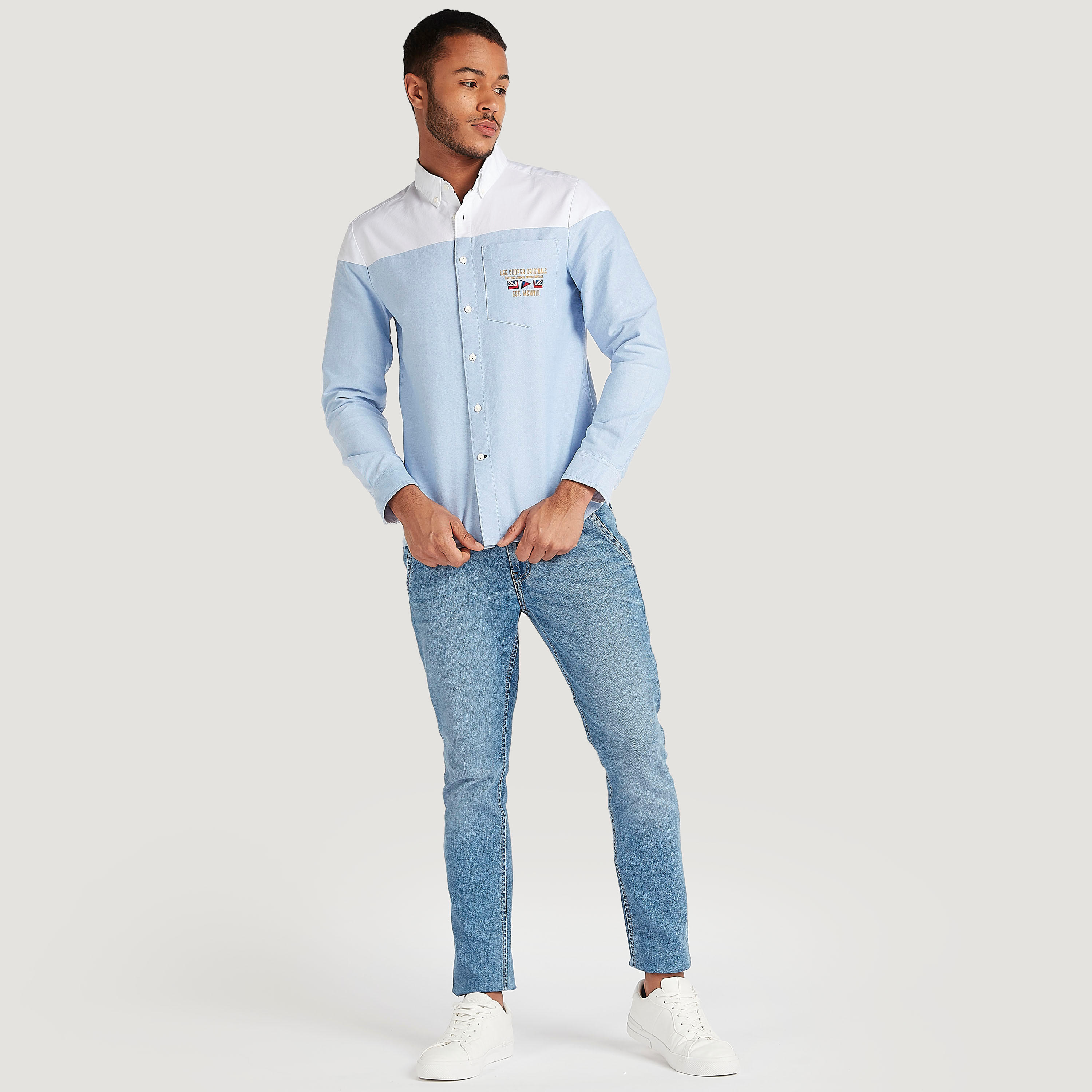 قميص بقصّة سليم وتصاميم مغايرة وأكمام طويلة من لي كوبر-men-clothing-shirts-image-2