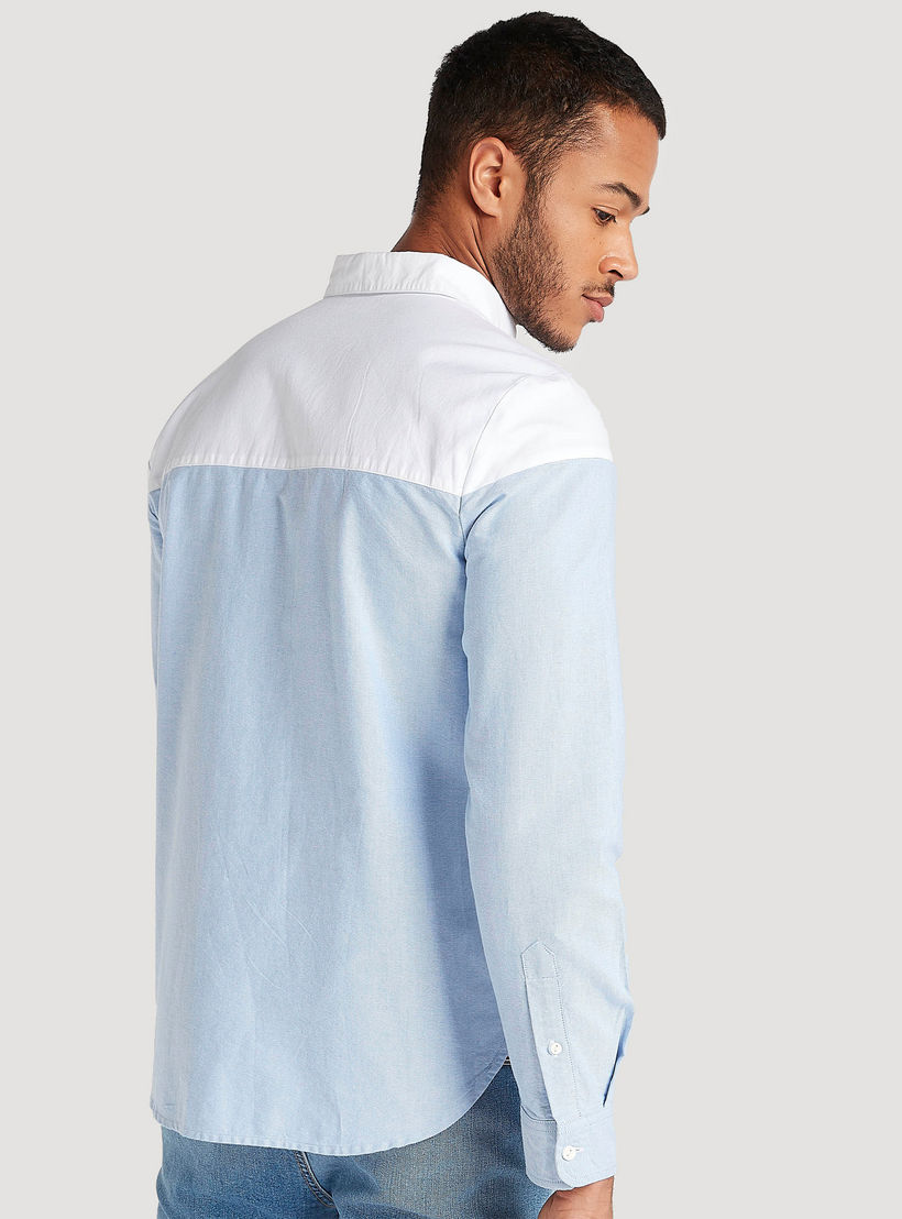 قميص بقصّة سليم وتصاميم مغايرة وأكمام طويلة من لي كوبر-men-clothing-shirts-image-4
