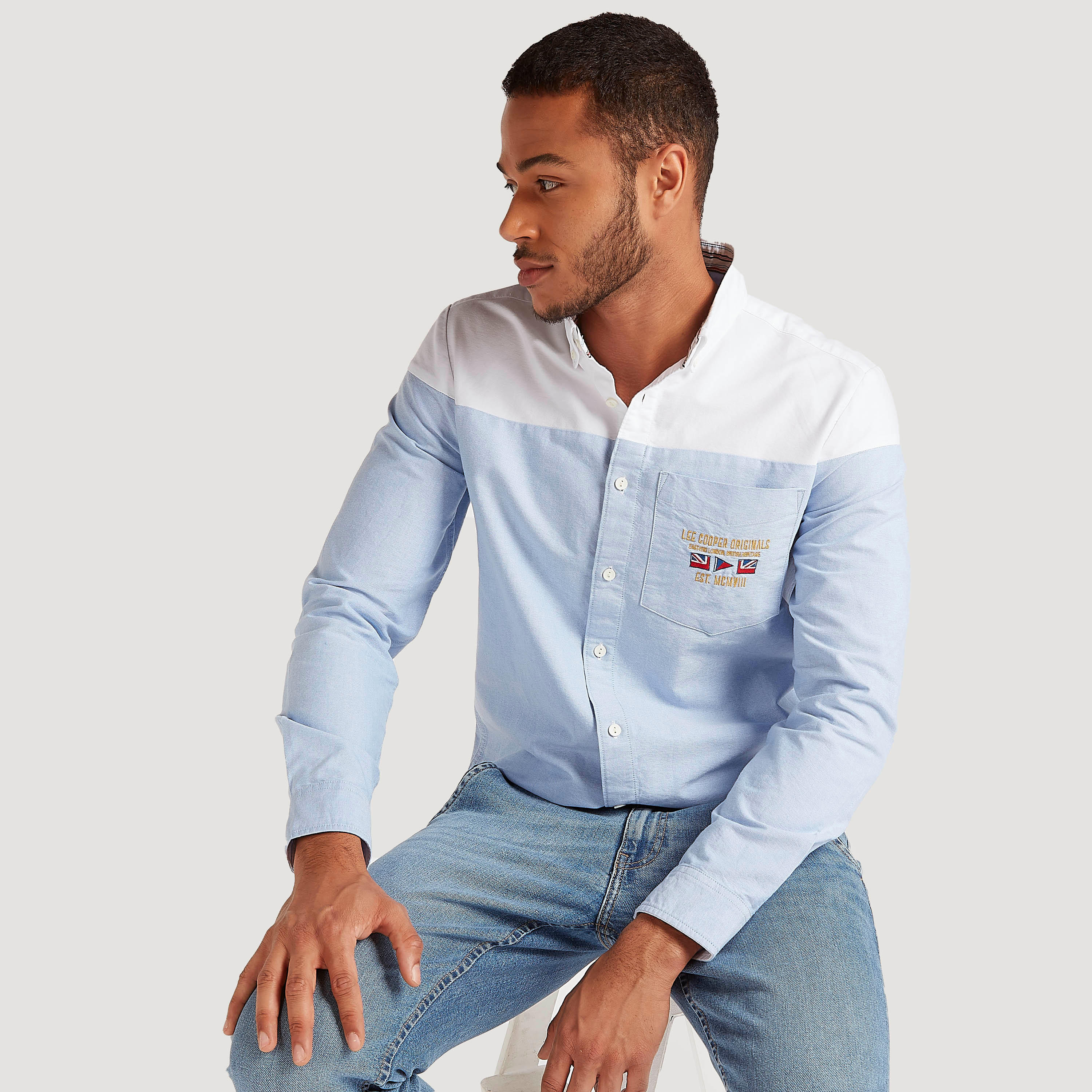 قميص بقصّة سليم وتصاميم مغايرة وأكمام طويلة من لي كوبر-men-clothing-shirts-image-6