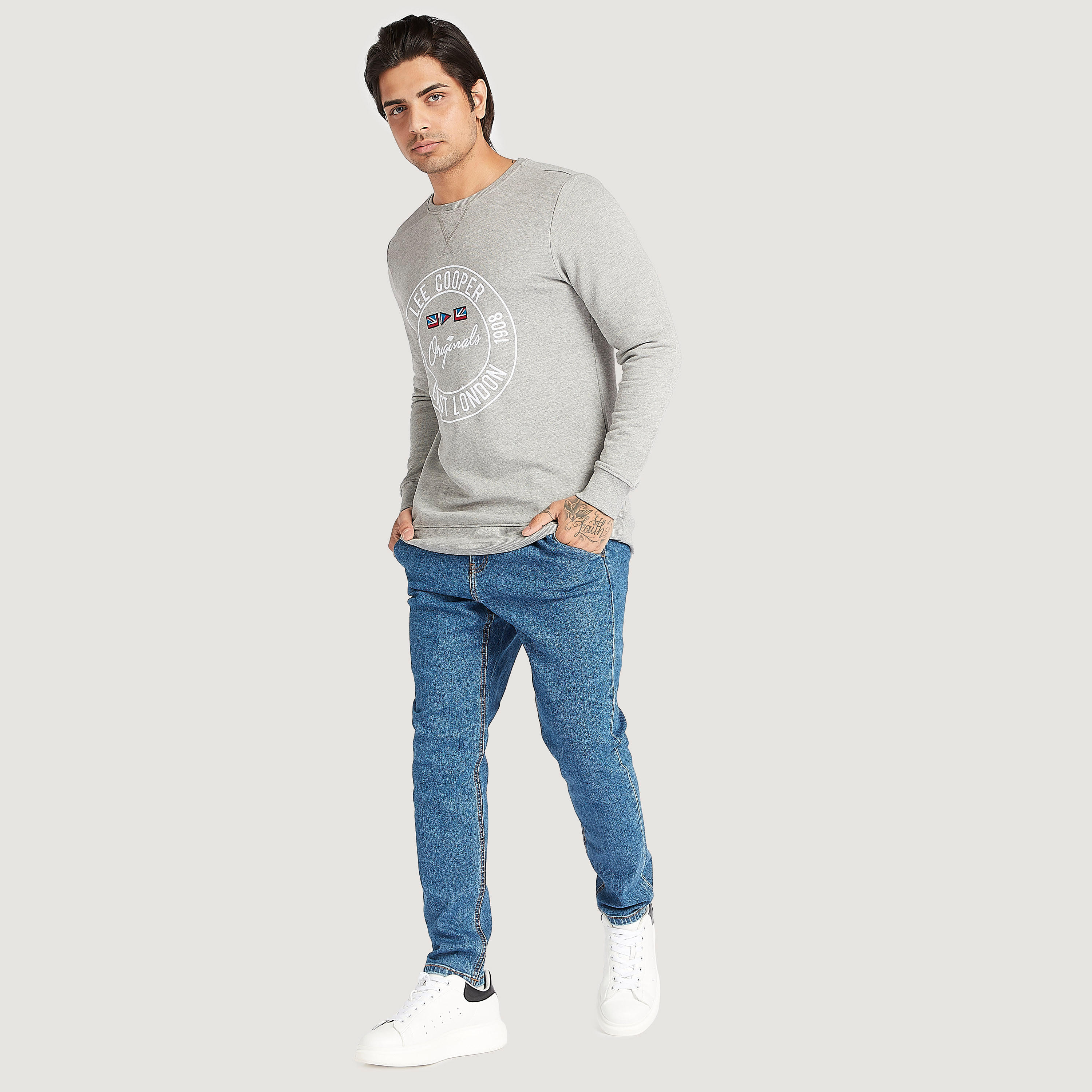سويت شيرت بياقة ضيّقة وأكمام طويلة وطبعات من لي كوبر-men-winterwear-hoodiesandsweatshirts-image-4