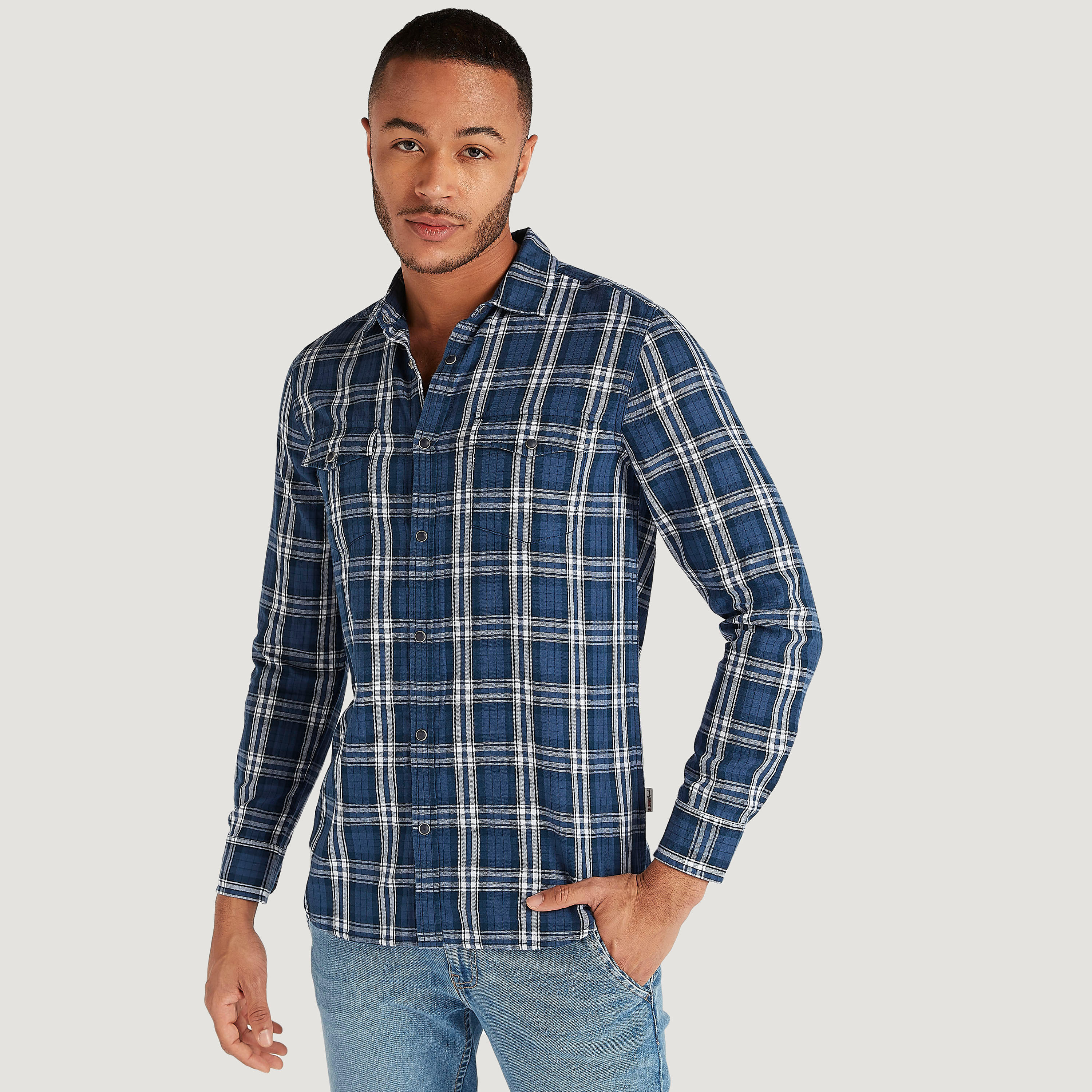 قميص كاروهات بأكمام طويلة وجيوب من لي كوبر-men-clothing-shirts-image-1