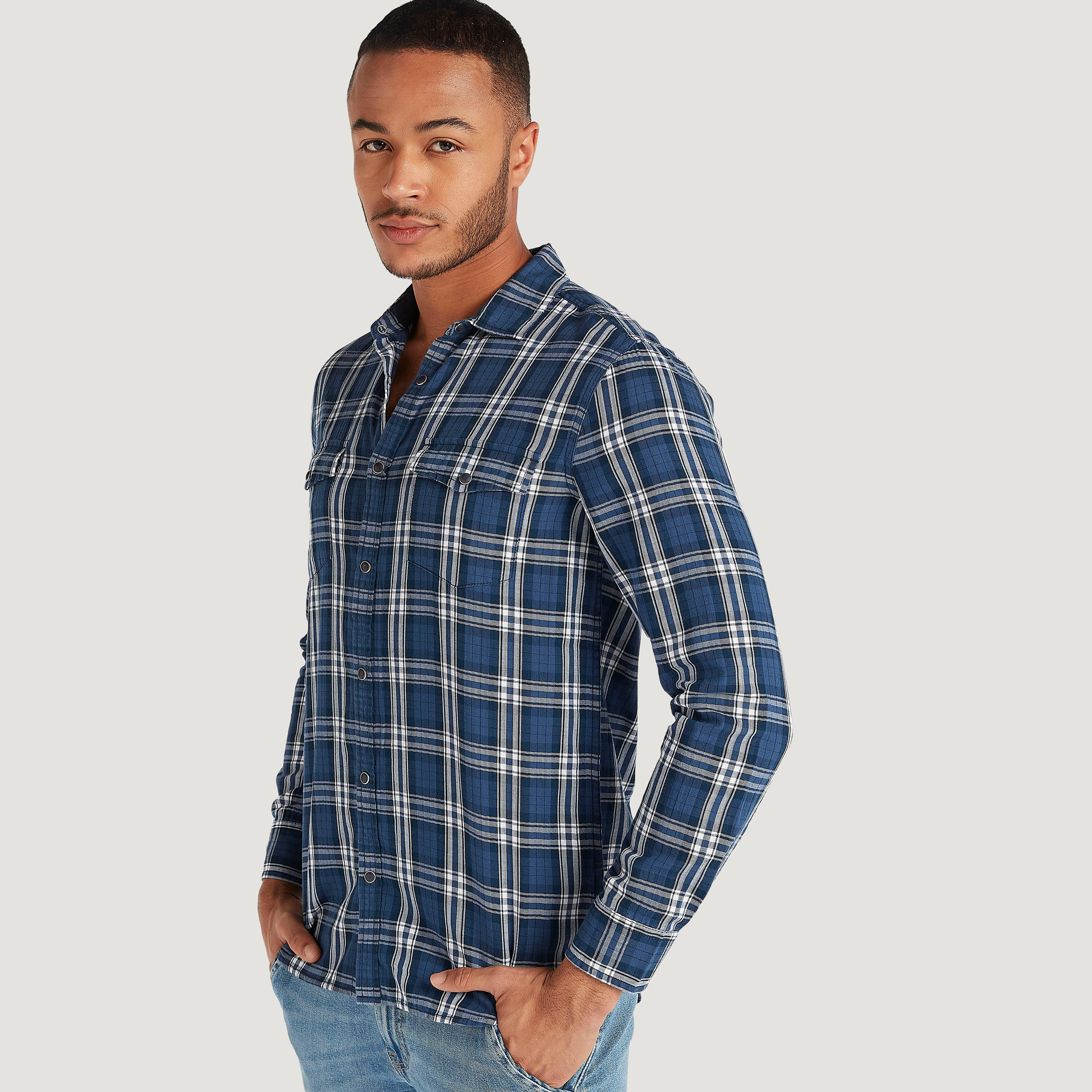 قميص كاروهات بأكمام طويلة وجيوب من لي كوبر-men-clothing-shirts-image-5