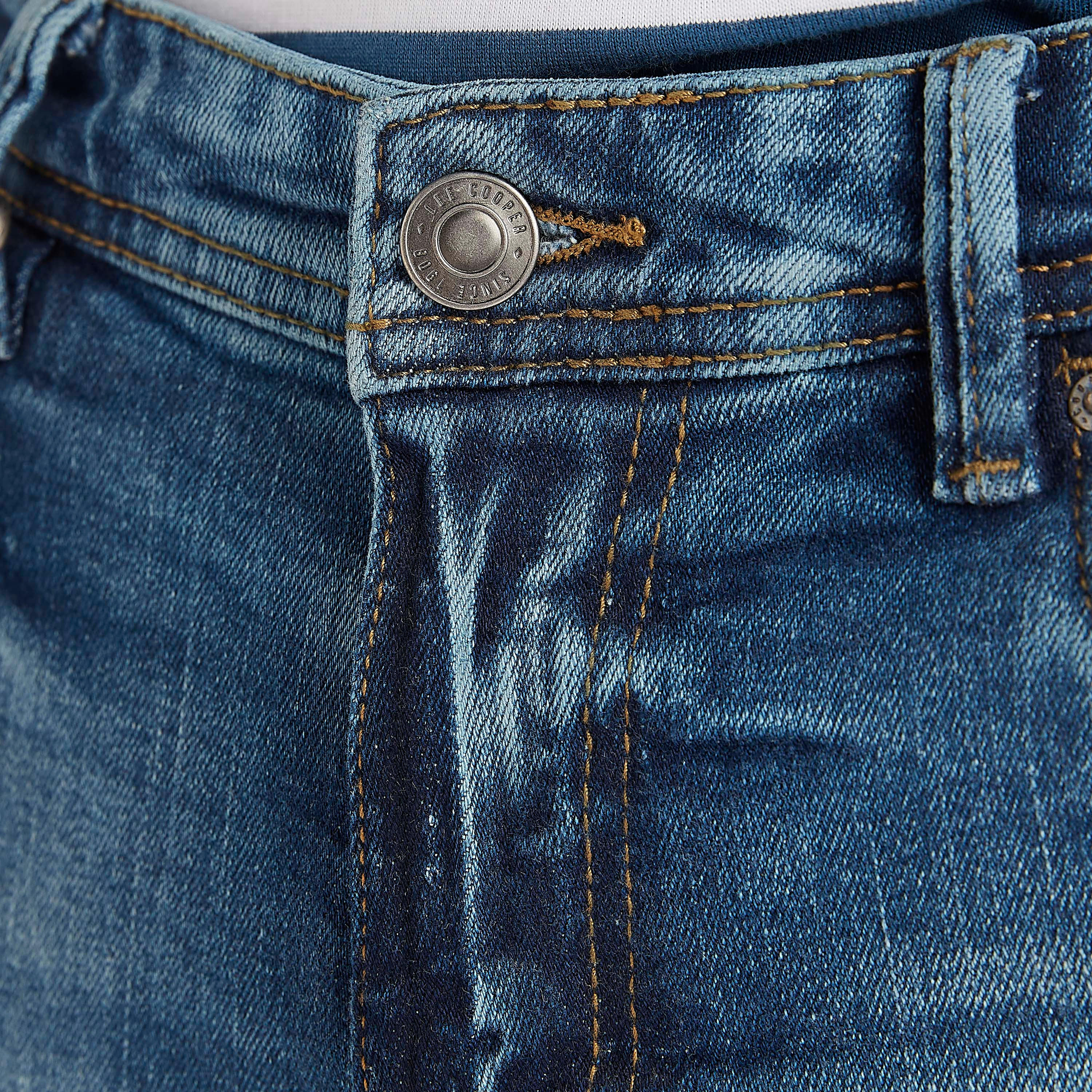 بنطلون جينز مضلّع كاروت فيت بخصر منخفض من لي كوبر-men-clothing-bottoms-jeans-image-5