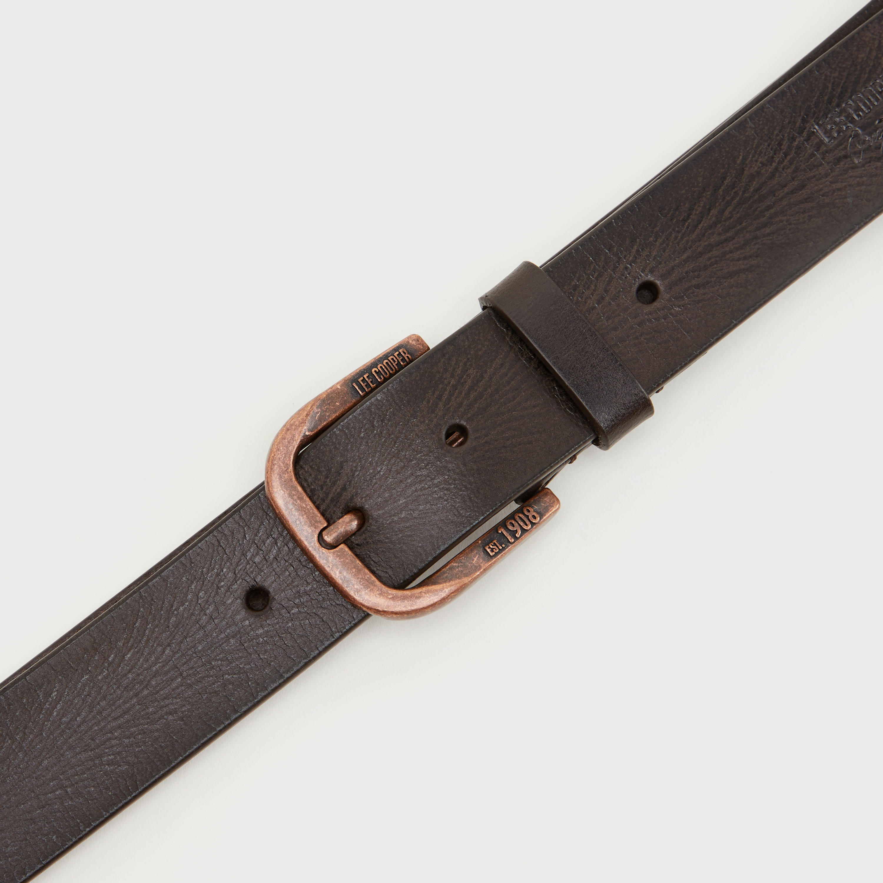 حزام خصر جلد بارز الملمس بإبزيم بدبّوس من لي كوبر-men-beltsandwallets-belts-image-3