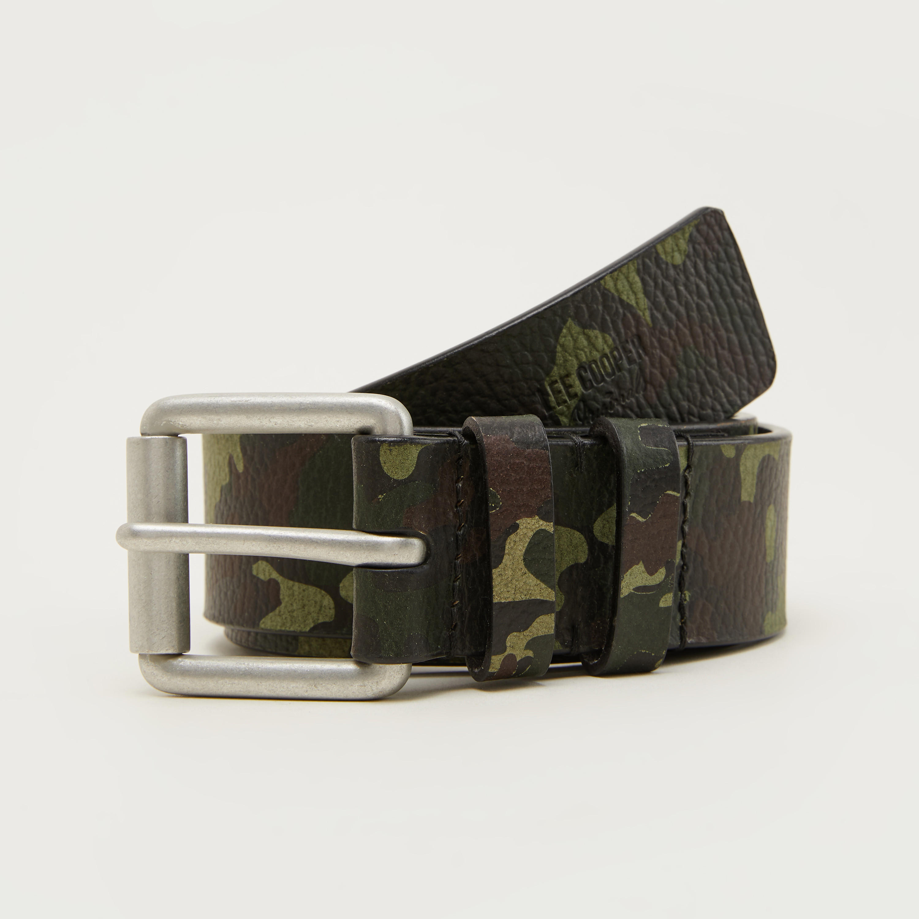 حزام بارز الملمس بإبزيم بدبّوس وتصميم مموّه من لي كوبر-men-beltsandwallets-belts-image-1