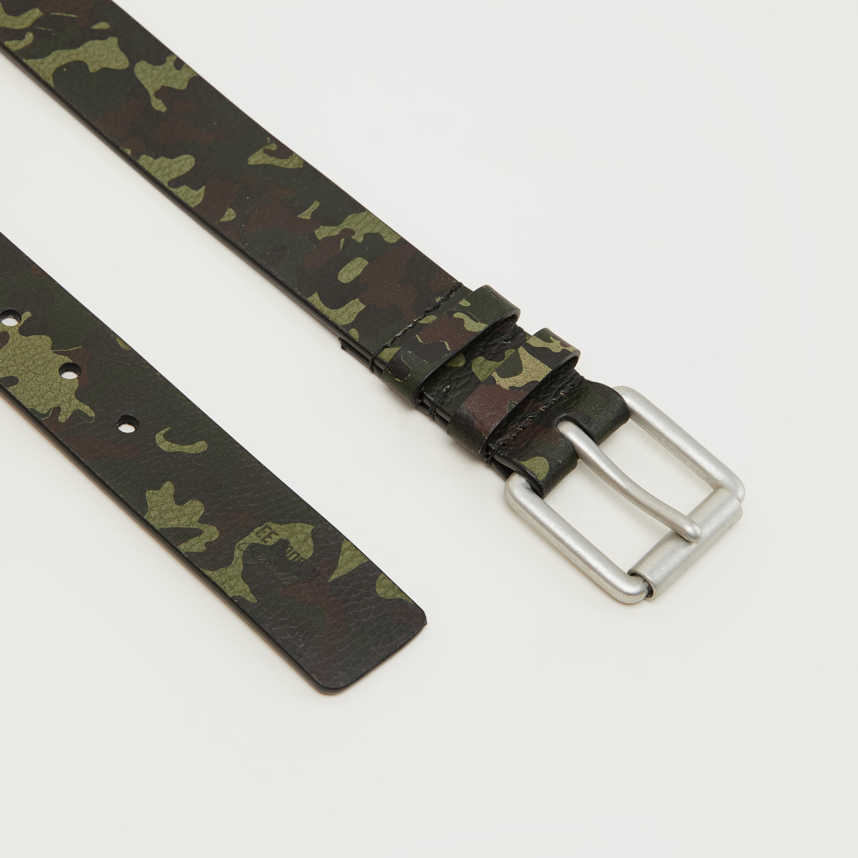 حزام بارز الملمس بإبزيم بدبّوس وتصميم مموّه من لي كوبر-men-beltsandwallets-belts-image-5