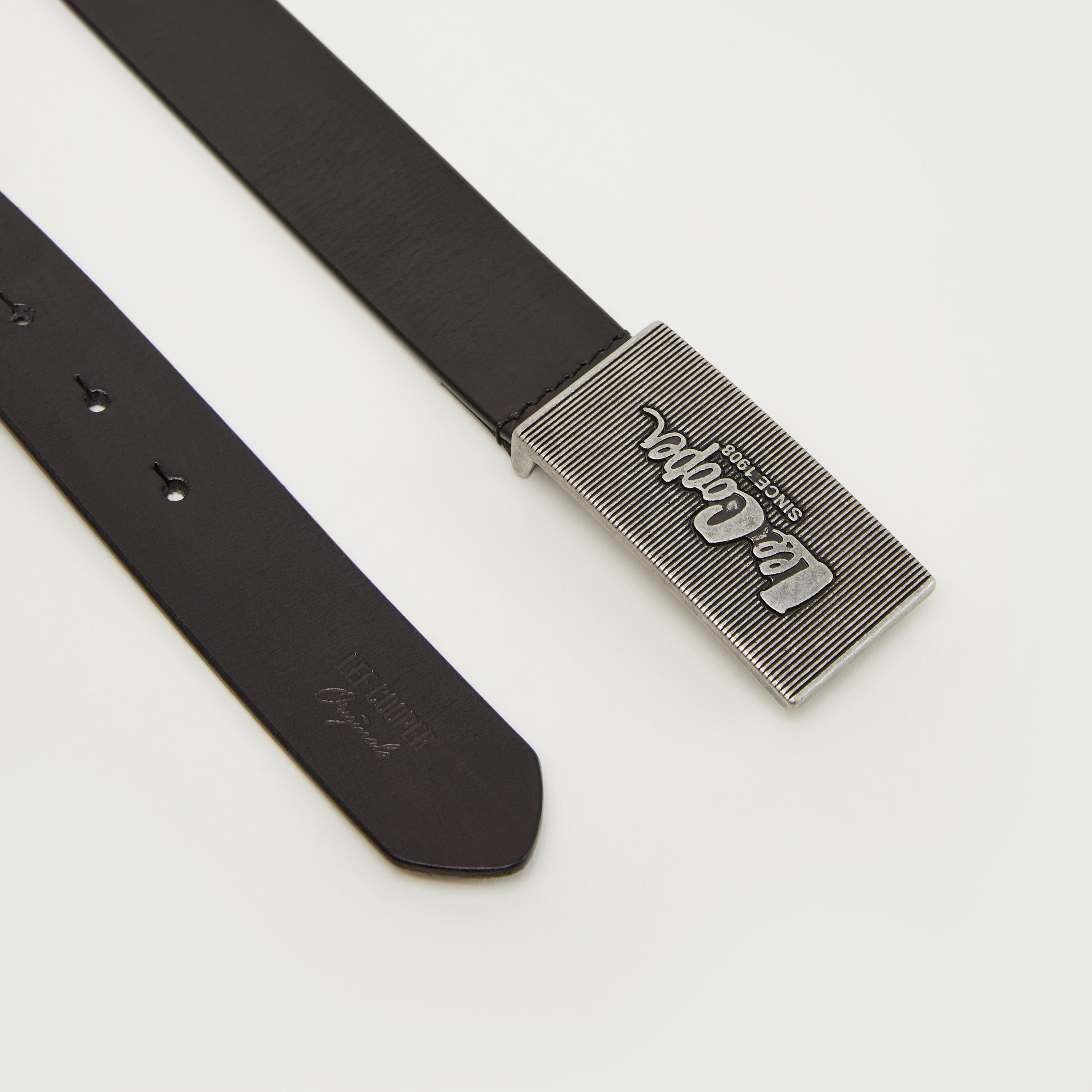 حزام خصر جلد بارز الملمس بإبزيم إغلاق من لي كوبر-men-beltsandwallets-belts-image-5