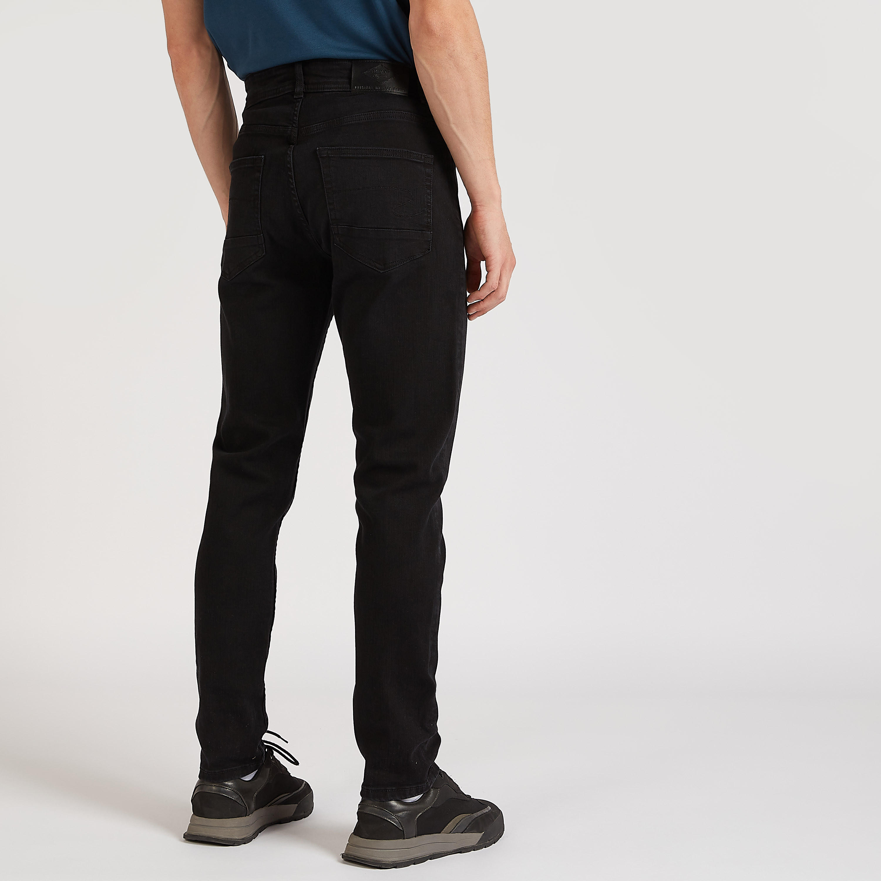 بنطلون جينز دنيم سادة سكيني فيتن بخصر متوسّط الارتفاع من لي كوبر-men-clothing-bottoms-jeans-image-4