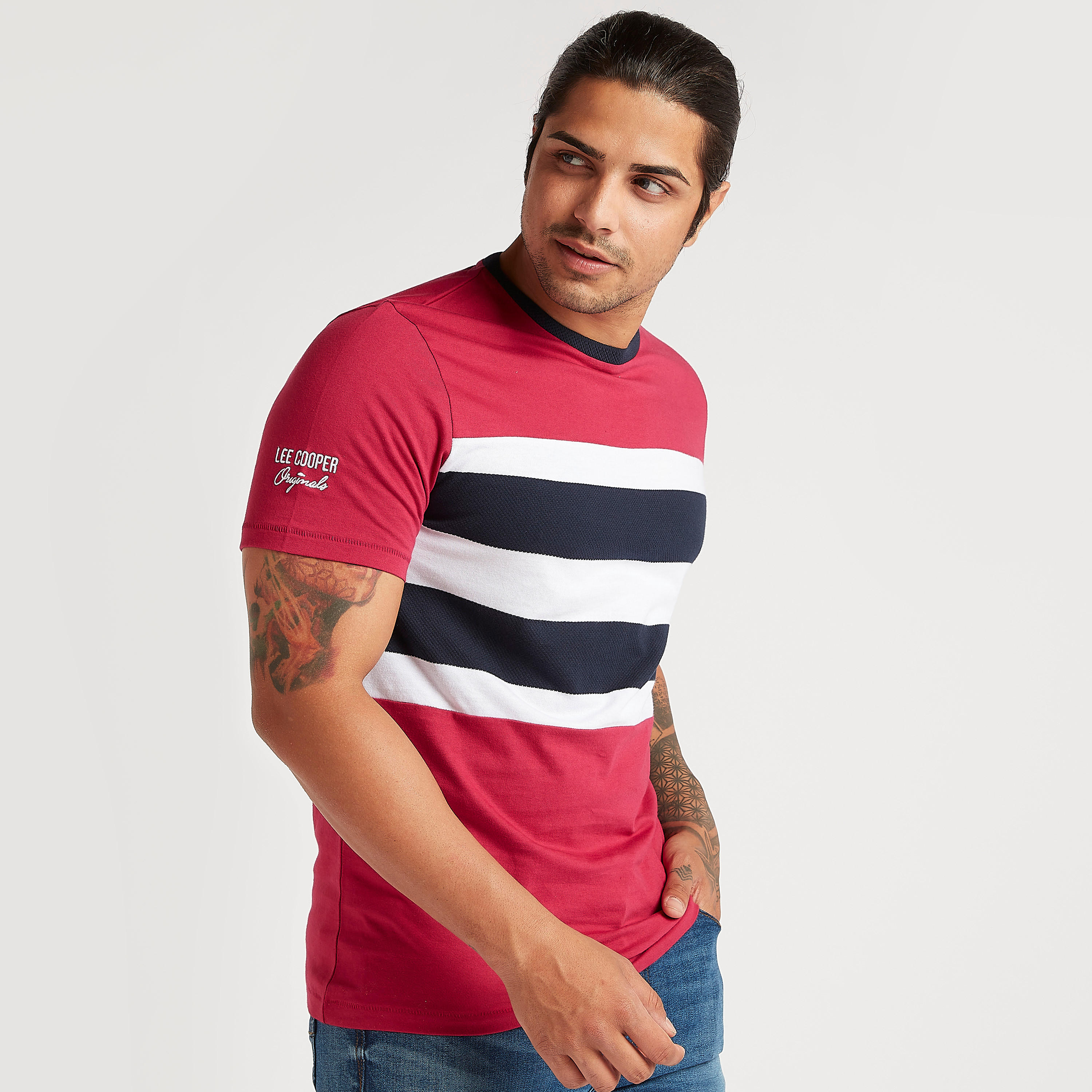 تيشيرت مقلّم بياقة ضيّقة وأكمام قصيرة من لي كوبر-men-clothing-tshirtsandpolos-tshirts-image-1