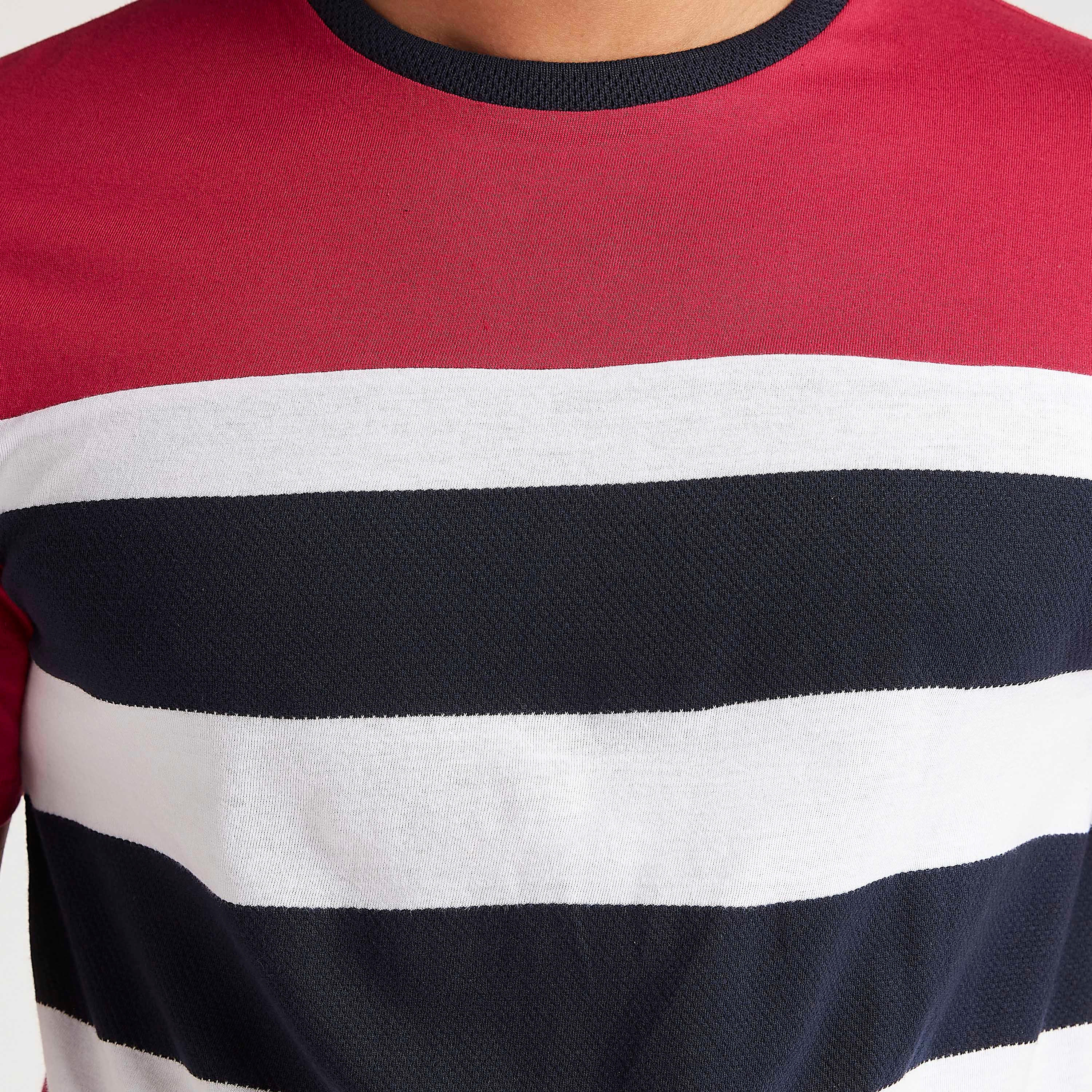 تيشيرت مقلّم بياقة ضيّقة وأكمام قصيرة من لي كوبر-men-clothing-tshirtsandpolos-tshirts-image-3