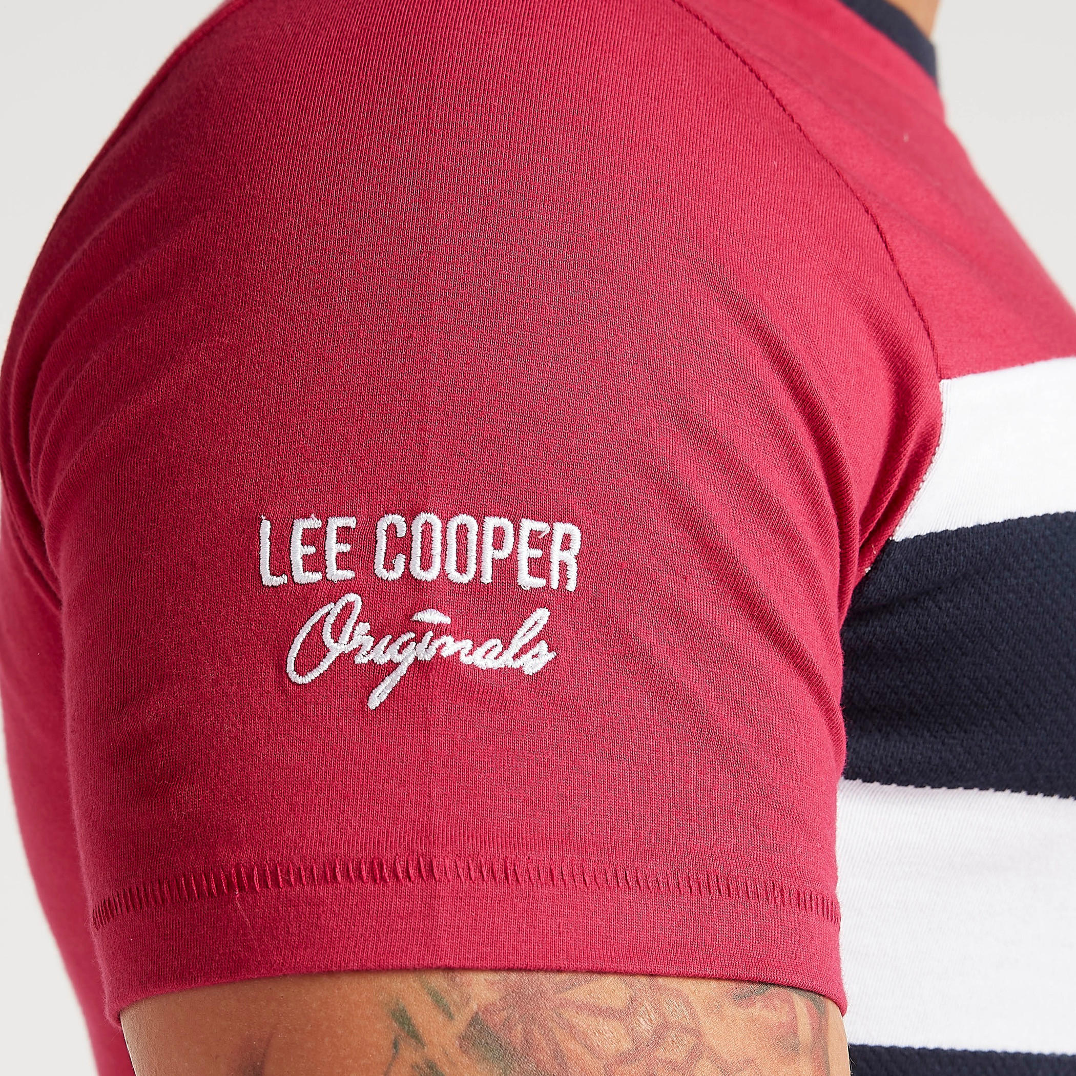 تيشيرت مقلّم بياقة ضيّقة وأكمام قصيرة من لي كوبر-men-clothing-tshirtsandpolos-tshirts-image-5