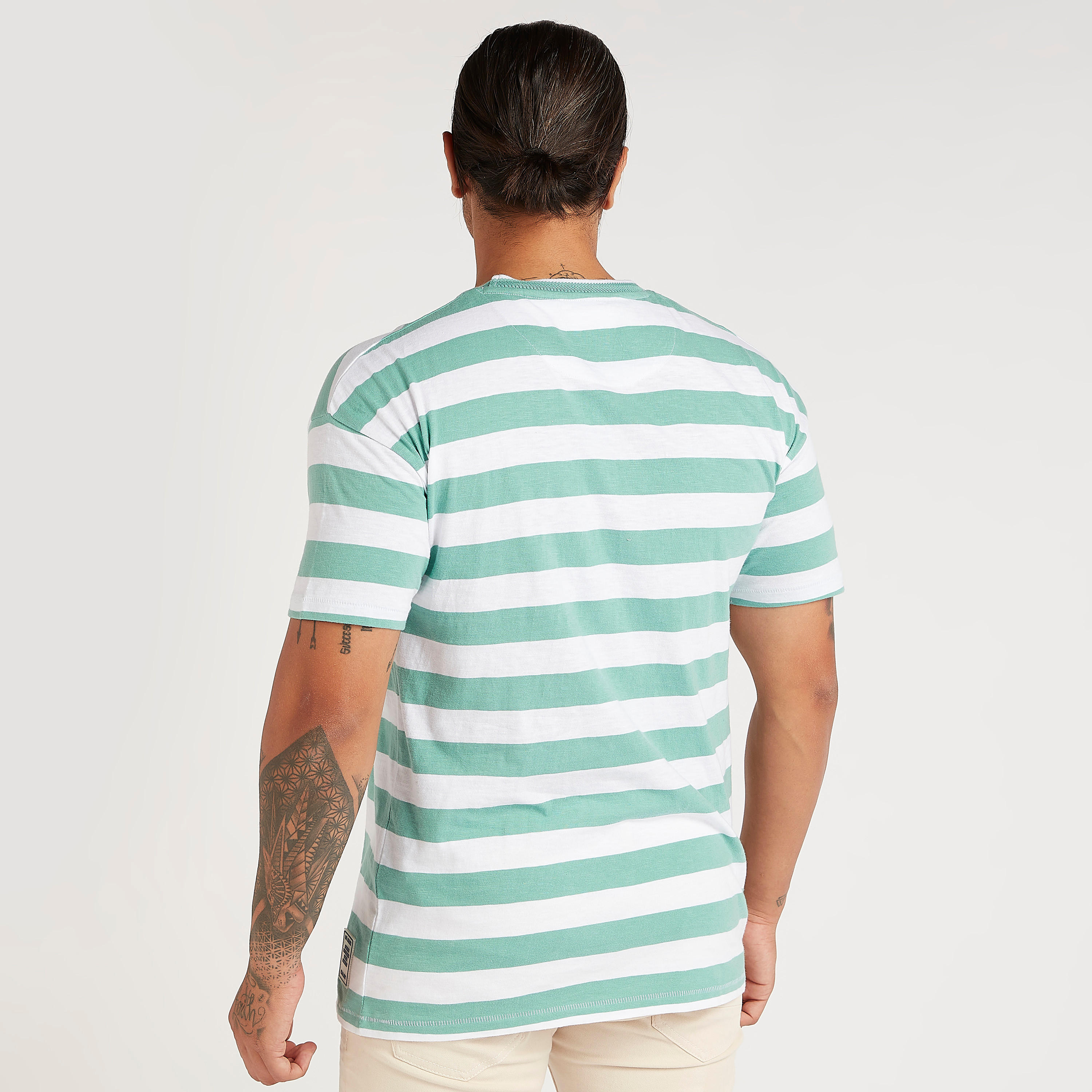تيشيرت مخطّط بياقة ضيّقة وأكمام قصيرة من لي كوبر-men-clothing-tshirtsandpolos-tshirts-image-4