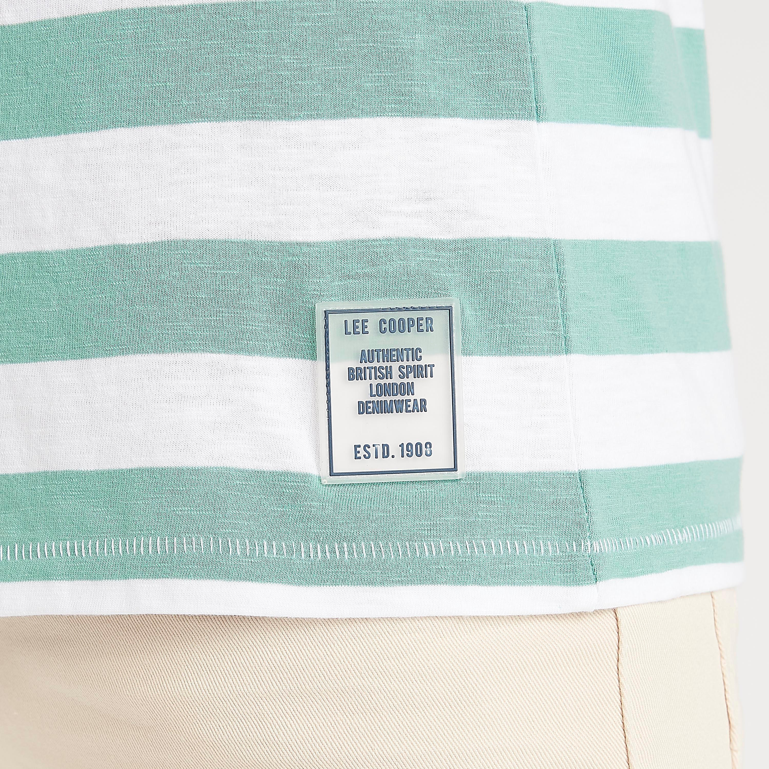 تيشيرت مخطّط بياقة ضيّقة وأكمام قصيرة من لي كوبر-men-clothing-tshirtsandpolos-tshirts-image-5