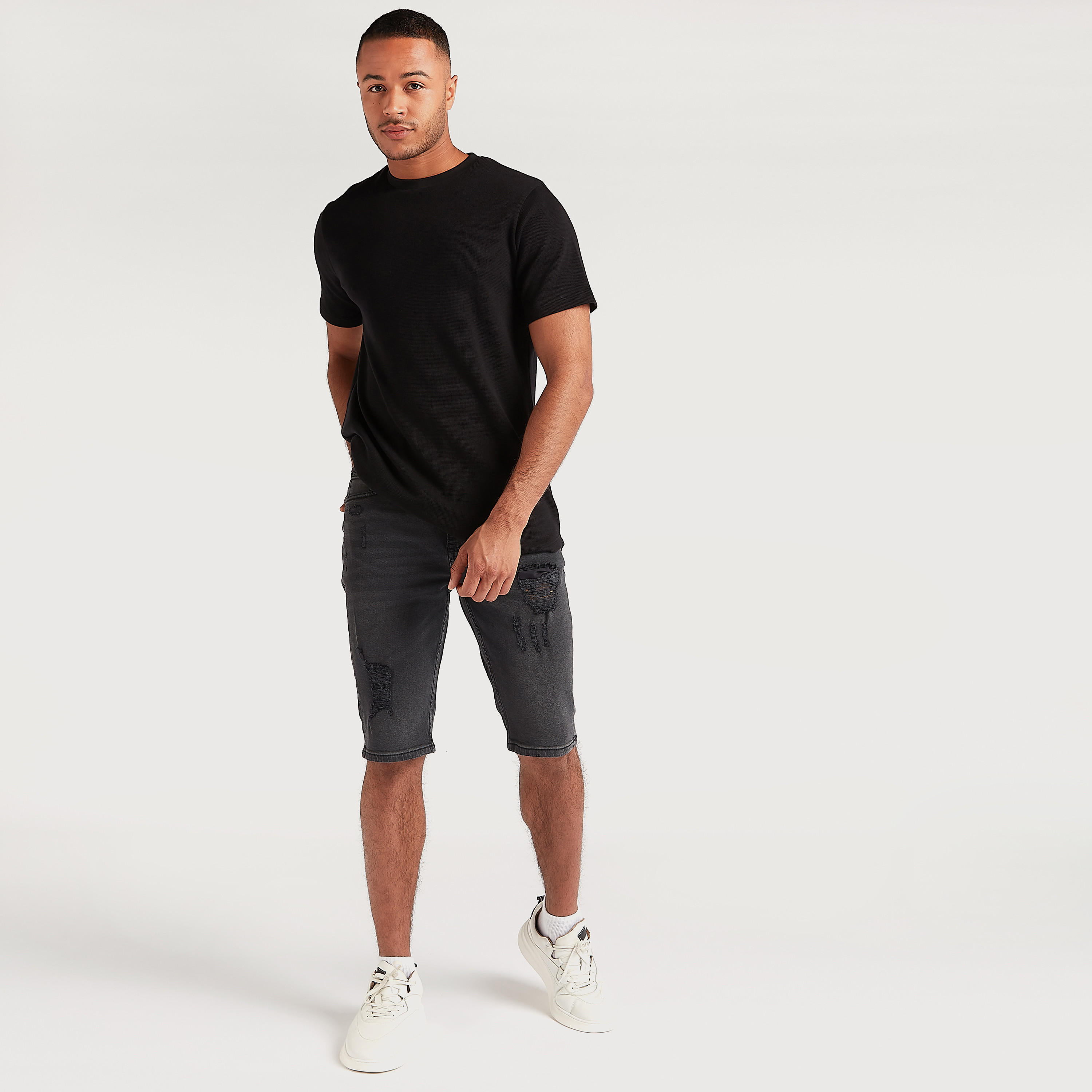 شورت دنيم مضلّع بجيوب وخصر متوسّط الارتفاع من لي كوبر-men-clothing-bottoms-shorts-image-2