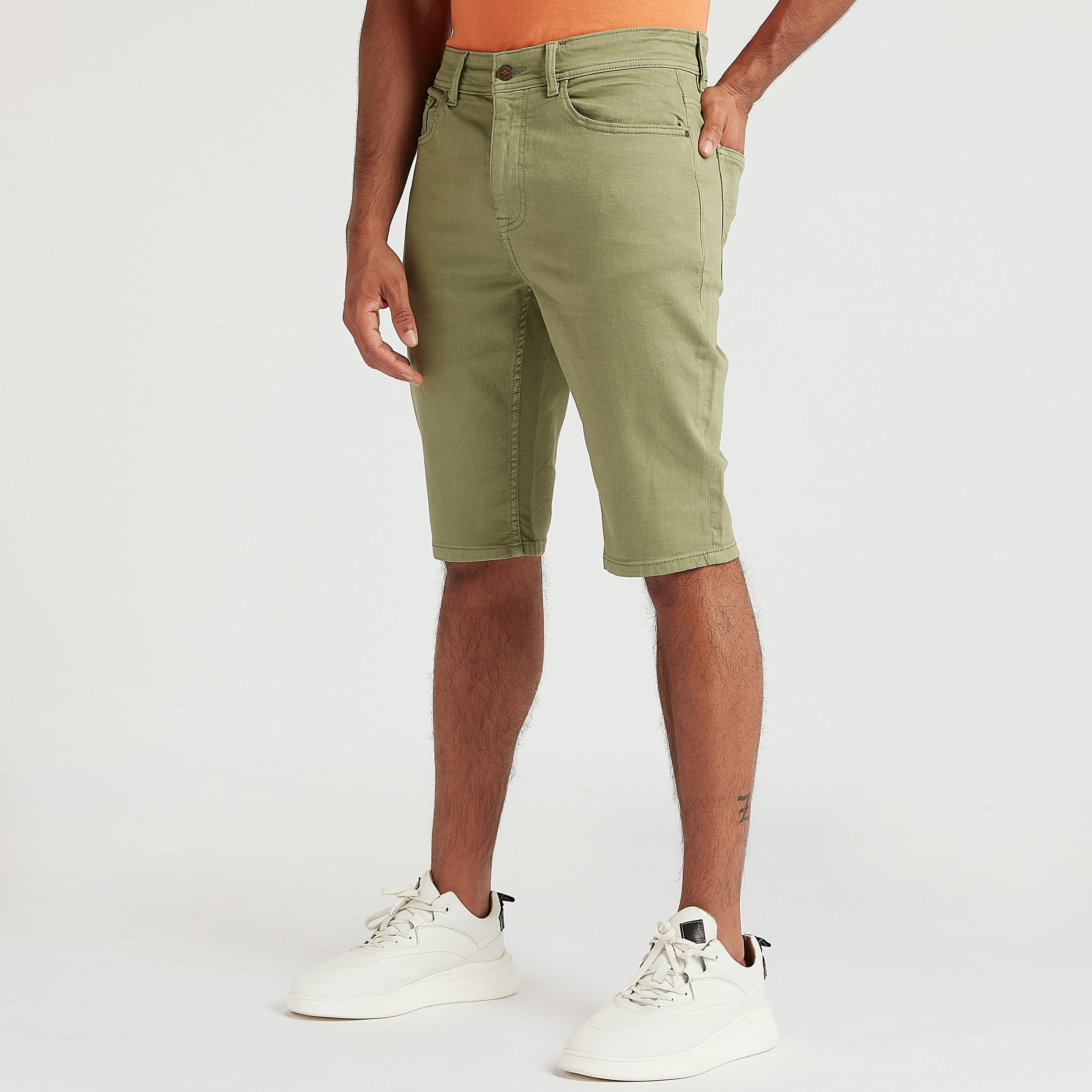 شورت دنيم سادة بخصر متوسّط الارتفاع وجيوب من لي كوبر-men-clothing-bottoms-shorts-image-5