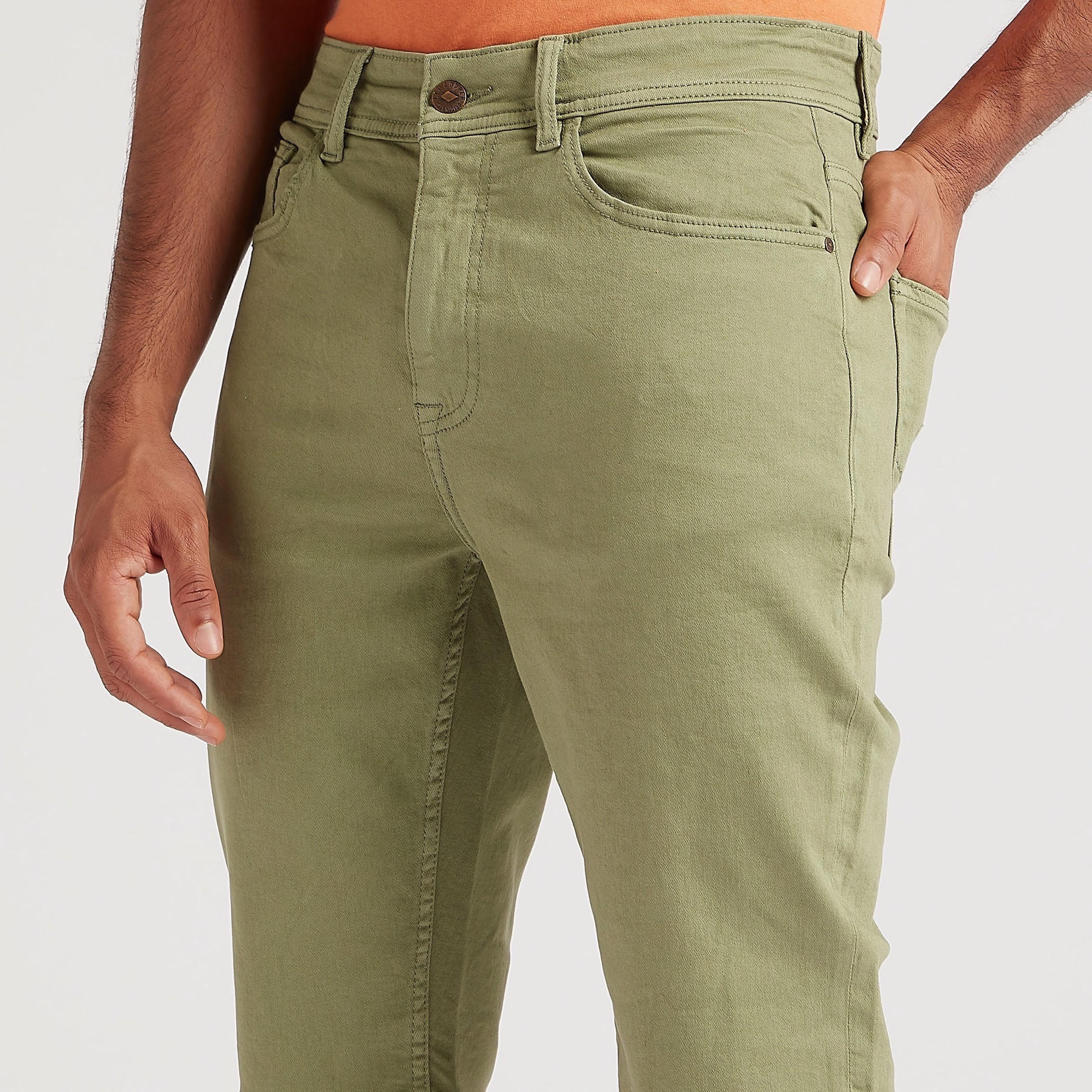 شورت دنيم سادة بخصر متوسّط الارتفاع وجيوب من لي كوبر-men-clothing-bottoms-shorts-image-1